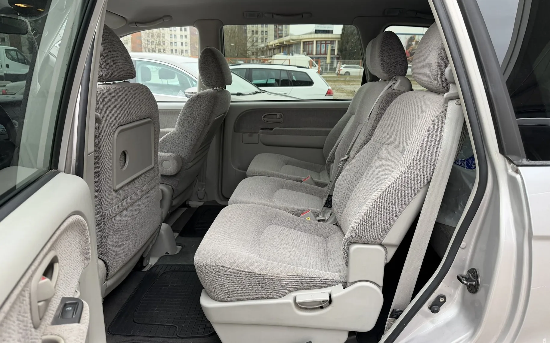 Notranja slika - Hyundai Trajet - 2.0 CVVT GLS-7SEDEŽEV-ALU-AUTO KLIMA-VLEČNA KLJU.. - 20