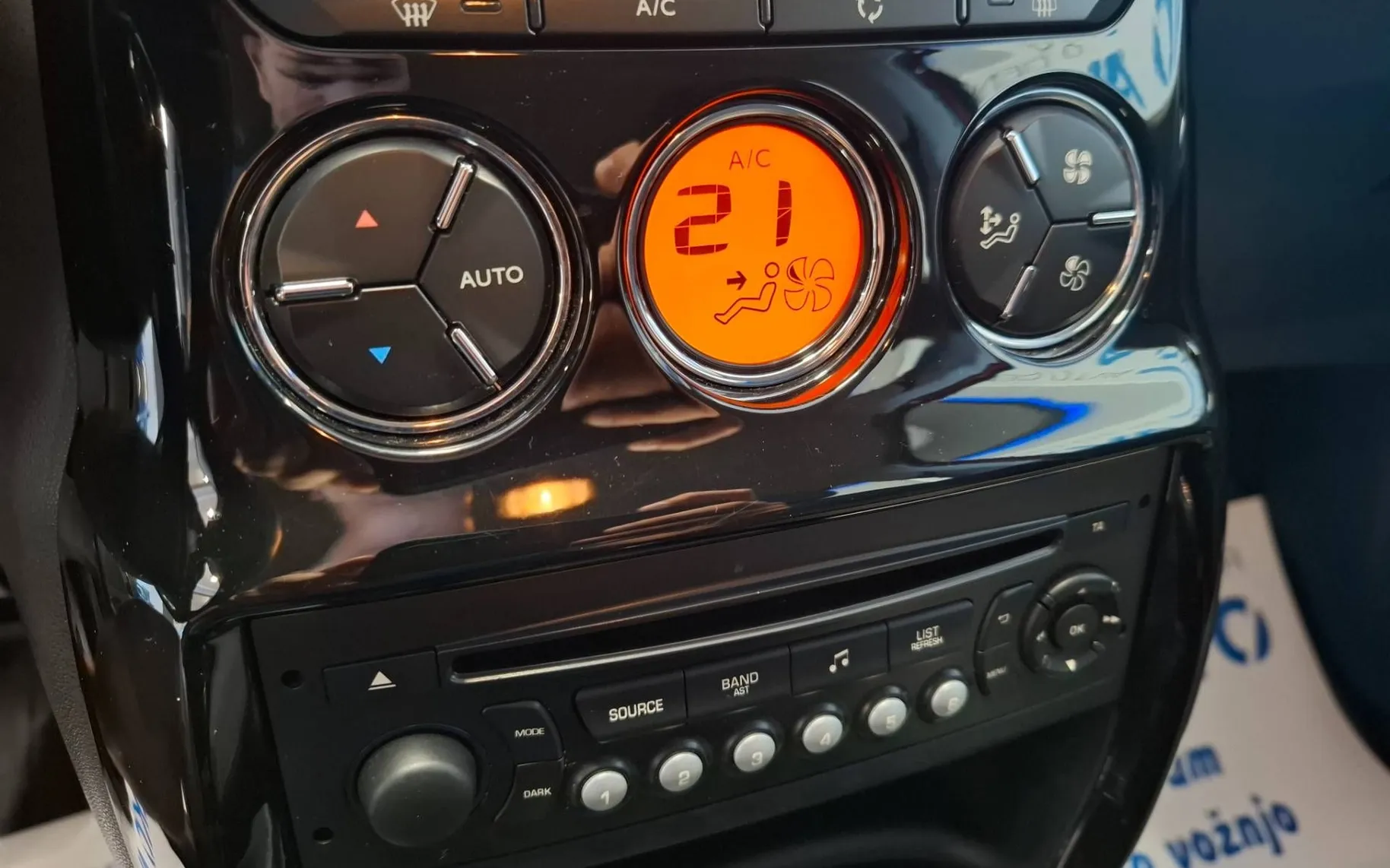 Notranja slika - Citroën C3 - 1.2 VTi PureTech Exclusive KREDIT BREZ POLOGA - 12