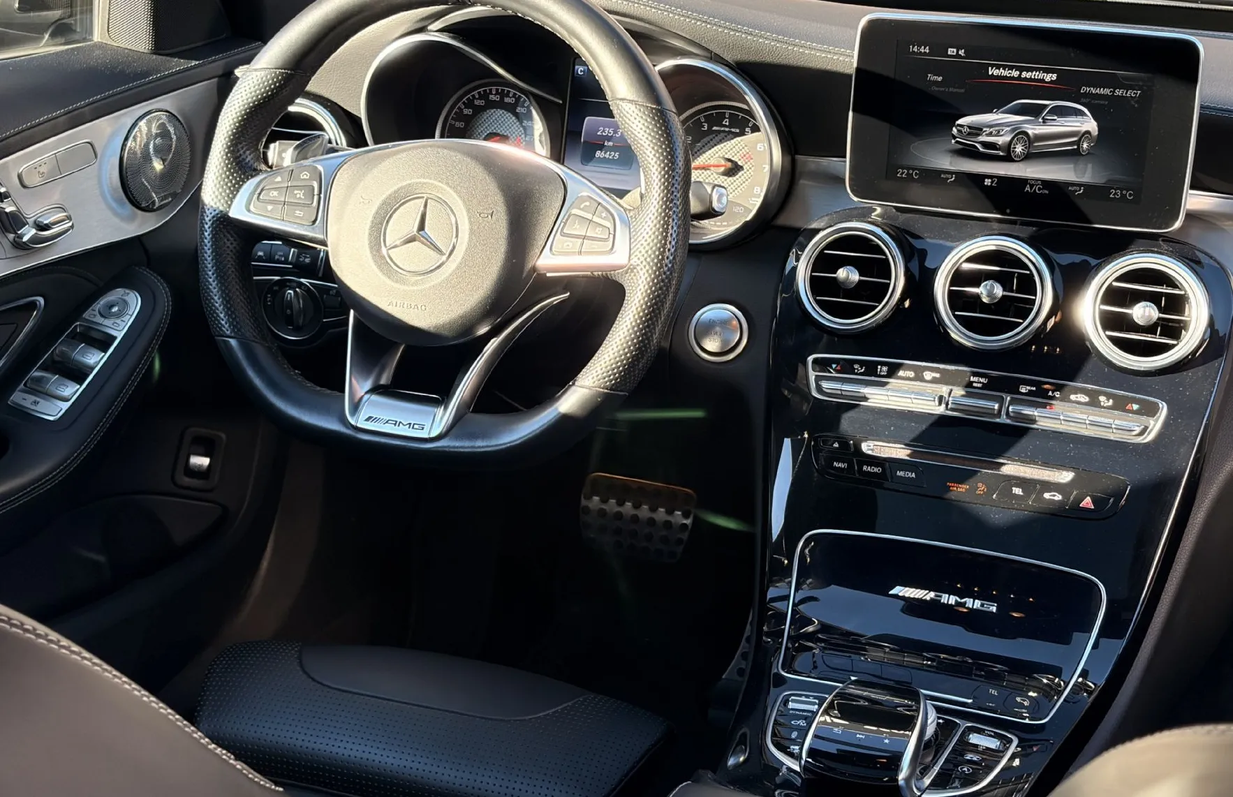Zunanja slika - Mercedes-Benz C-Razred - Mercedes-AMG C 63 Head-Up. 360 kamera. Asistenti. - 11