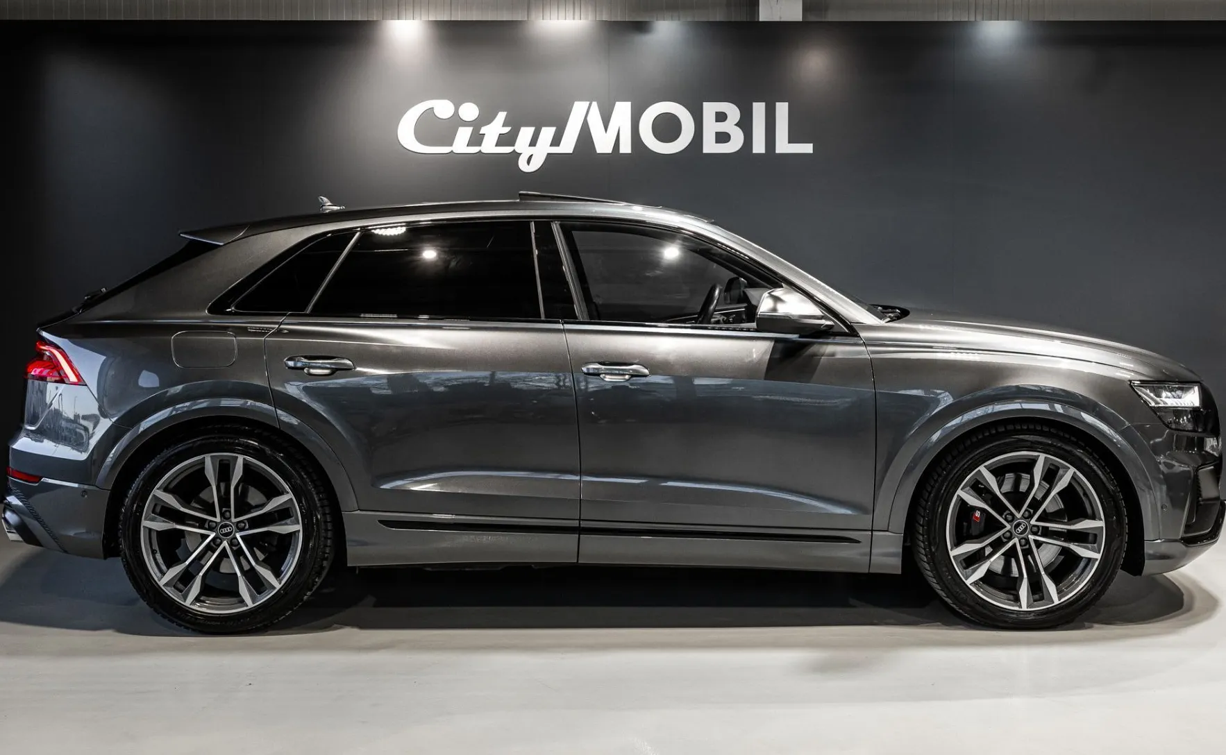 Zunanja slika - Audi SQ8 - MATRIX-KEYLESS-PANO-ZRAČNO-USNJE-VIRTUAL-HLAJ-22C - 4