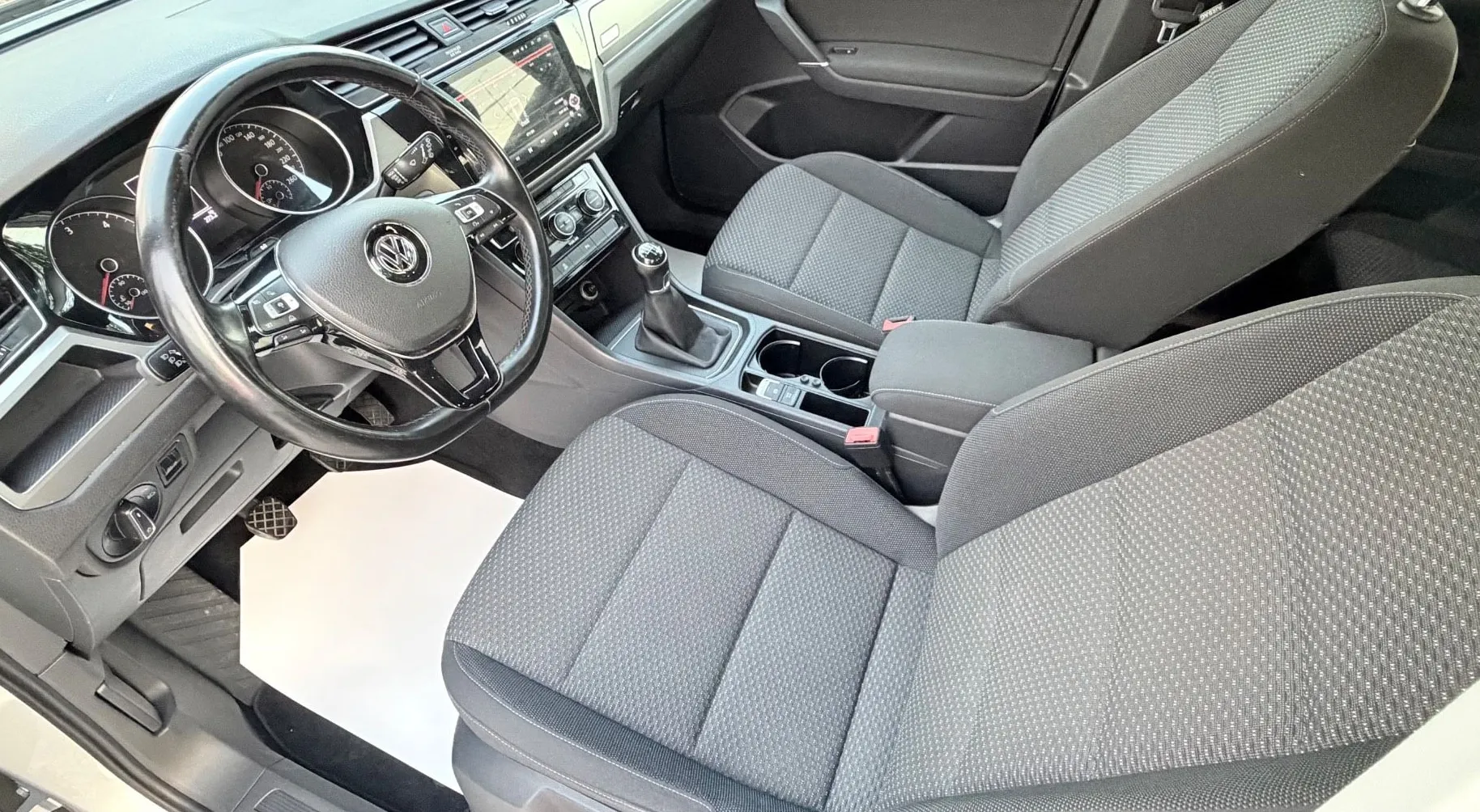 Notranja slika - Volkswagen Touran - 1.6 TDI - 8