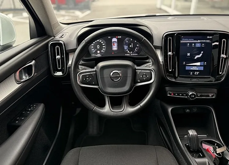 Zunanja slika - Volvo XC40 - D3 Momentum 1. LASTNIK - 14