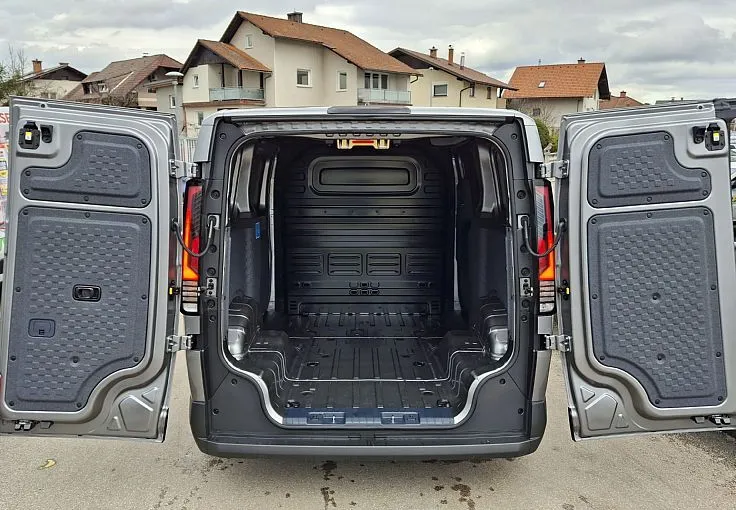 Zunanja slika - KIA PV5 - 71.2 kWh baterija 120 kW  163 KS  Air - 12