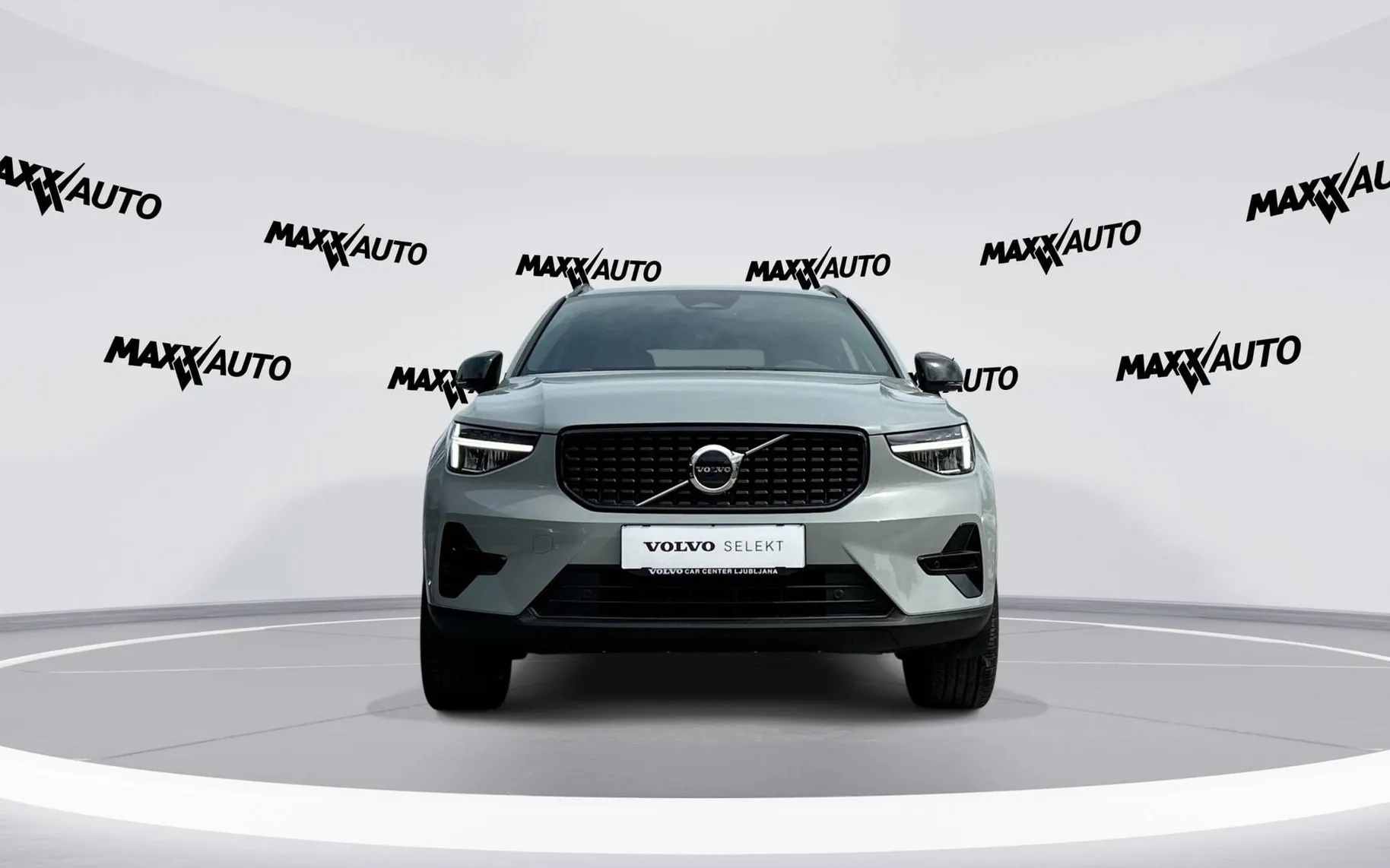 Zunanja slika - Volvo XC40 - B3P Plus Dark Avt - 2