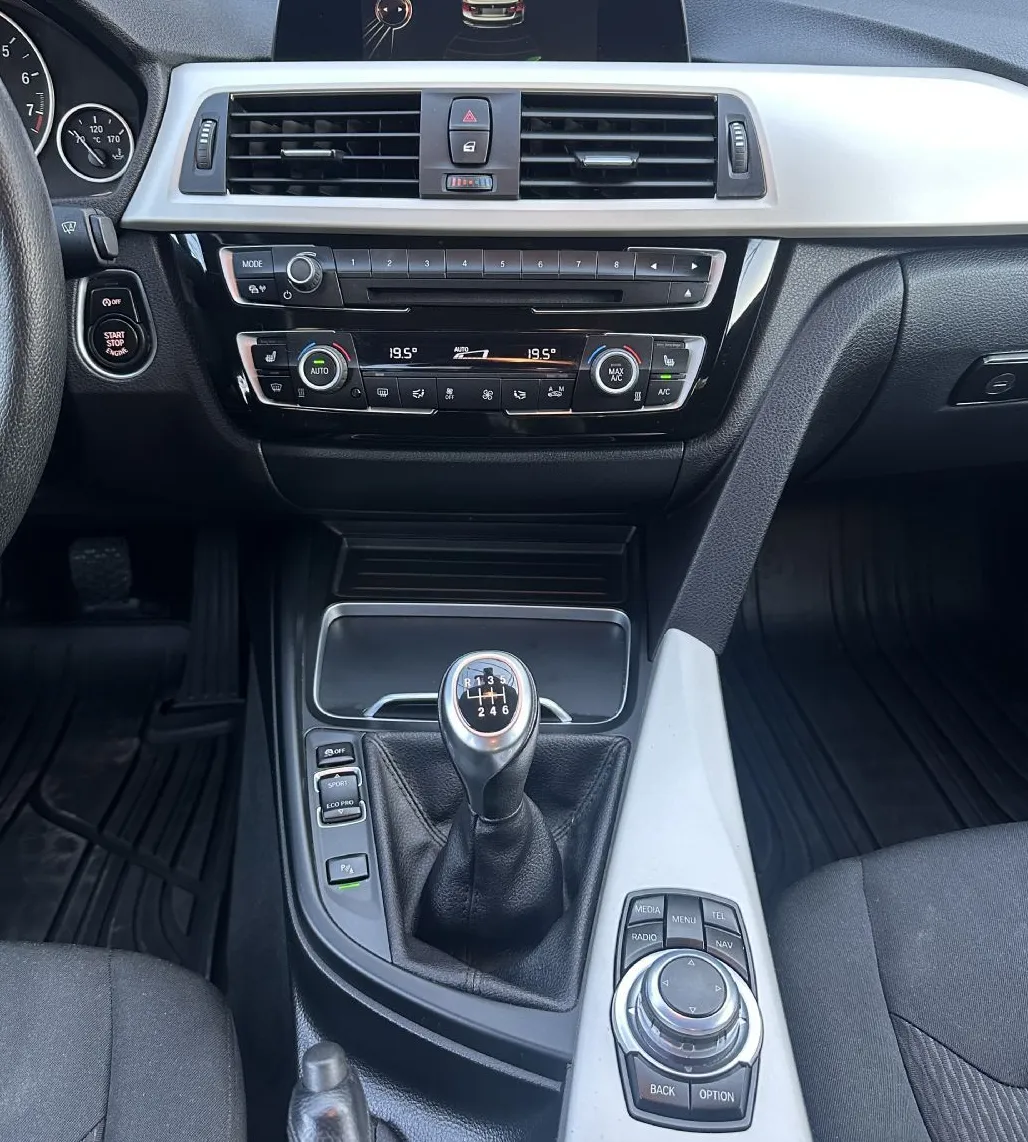 Zunanja slika - BMW Serija 3 - : 318i Advantage-NAVI-GRE.SEDEŽEV-2xPDC-TEMPOMAT-17C - 9