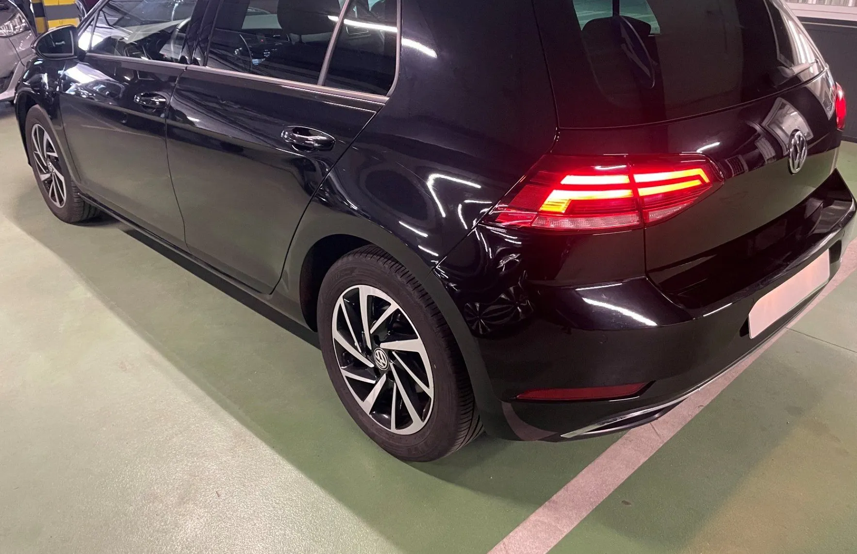 Zunanja slika - Volkswagen Golf - 2.0 TDI BMT Comfortline DSG PDC 2X.OGR. SEDEŽI. - 4