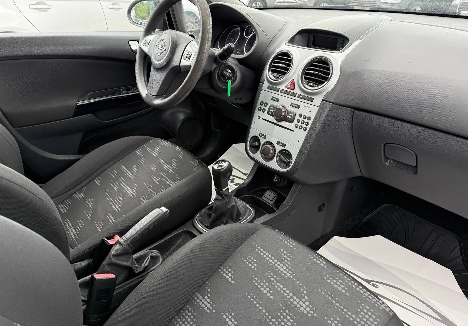 Notranja slika - Opel Corsa - 1.3 CDTI Basis KREDIT BREZ POLOGA - 9