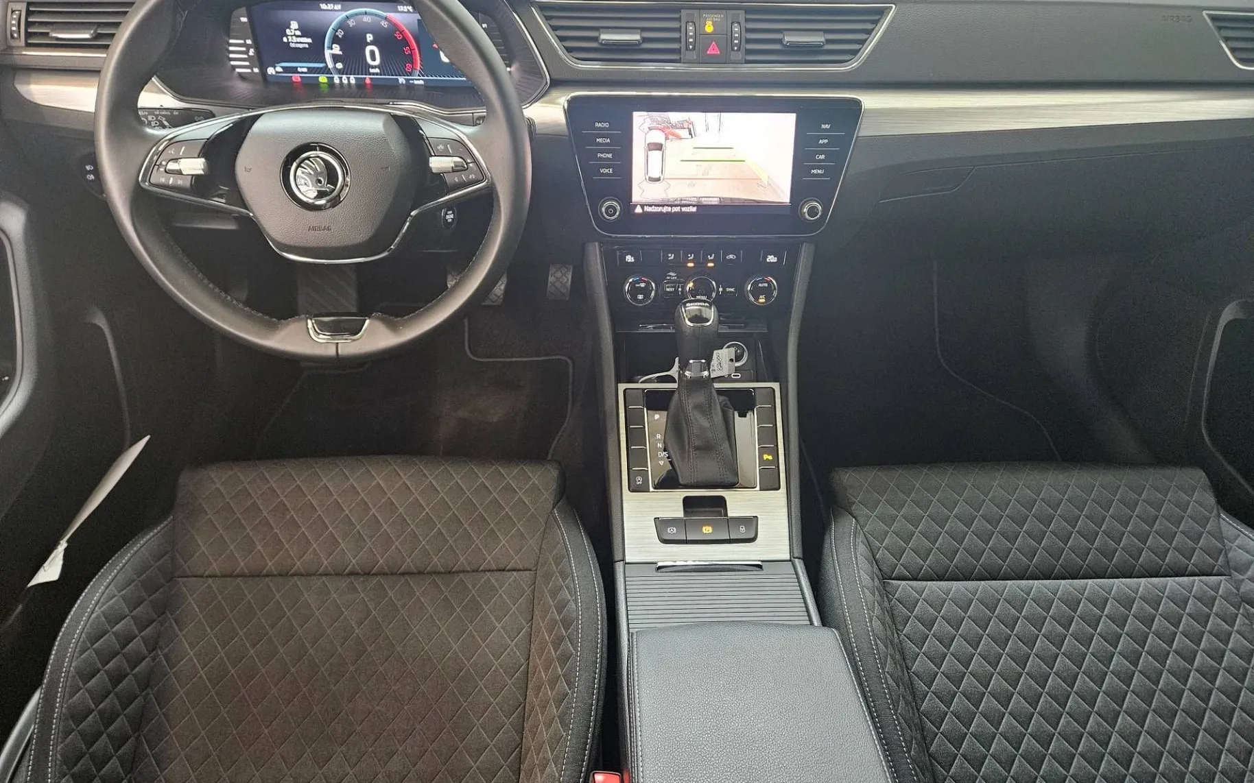 Notranja slika - Škoda Superb - 2.0 TDI Ambition Combi DSG 110 kW - 7