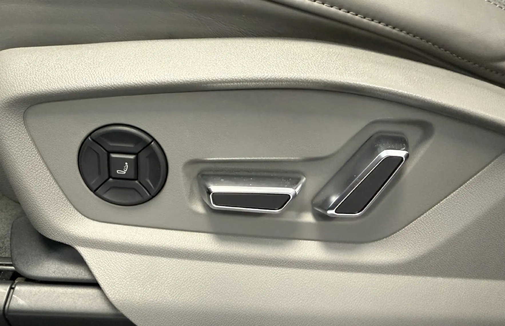 Zunanja slika - Audi Q8 - 50 TDI QUATTRO-S-LINE -PANORAMA-ZRAČNO-360¨ KAMER - 17