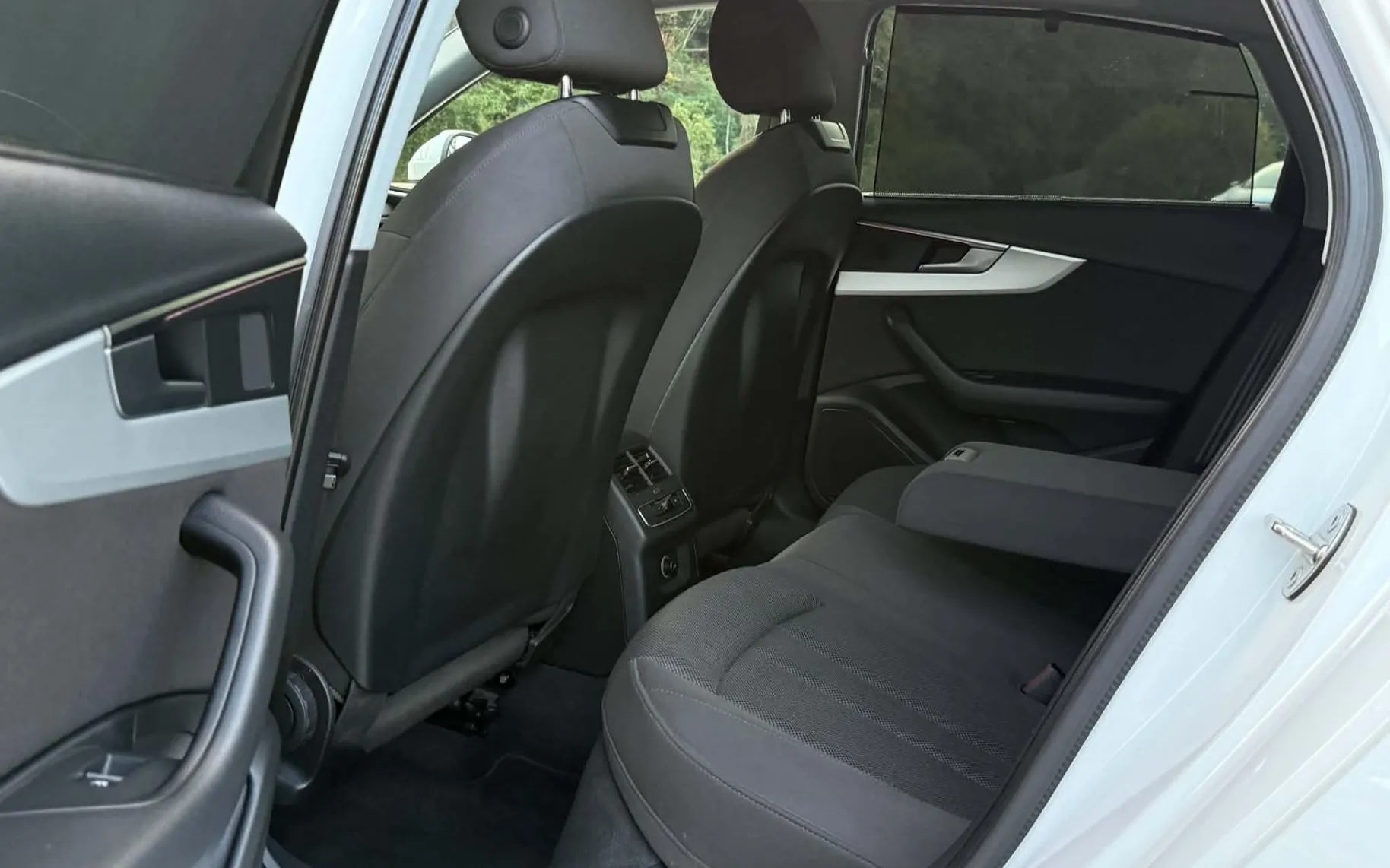 Notranja slika - Audi A4 - 2.0 TDI-S LINE-145.000km-XENON+LED-LIZING ZA TUJCE - 10