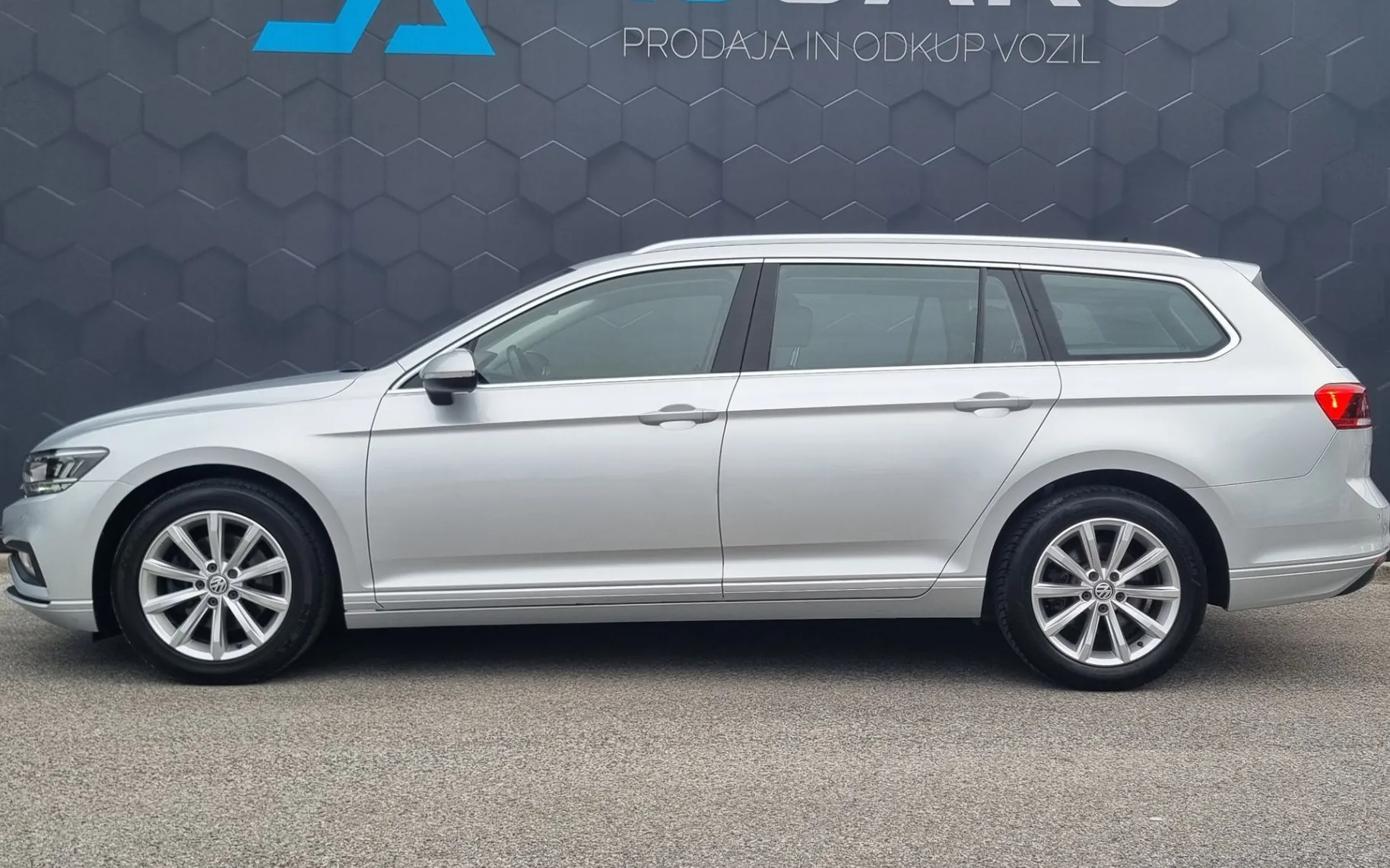 Zunanja slika - VW Passat - Variant 2.0 TDI BMT Business 110kW-DSG-LED-2XPDC-NAVI - 4