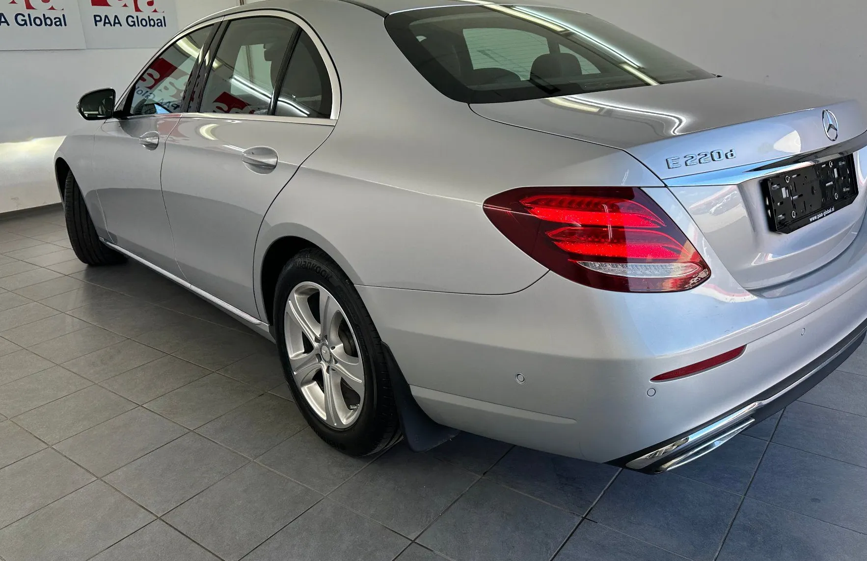 Zunanja slika - Mercedes-Benz E-Razred - E 220 d Avantgarde Avt.KAMERA.NAVI.USNJE.LED - 19