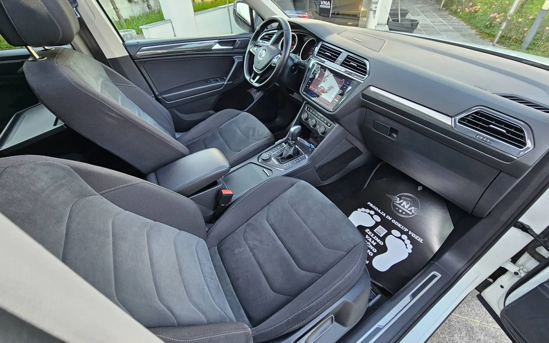 Notranja slika - Volkswagen Tiguan Allspace - 4motion 2.0 TSI BMT R-LINE DSG |PANORAMA|7-SED|TOP - 9