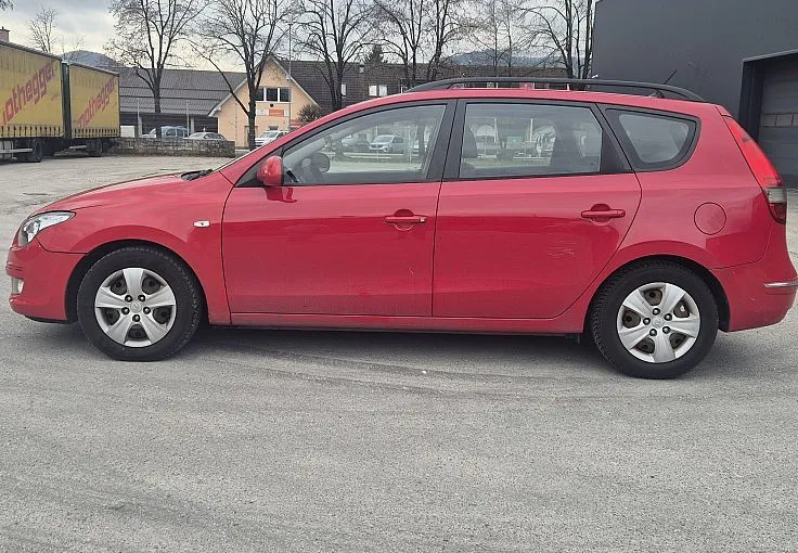 Zunanja slika - Hyundai i30 Wagon - 1.6 CRDI + UGODNO - 8