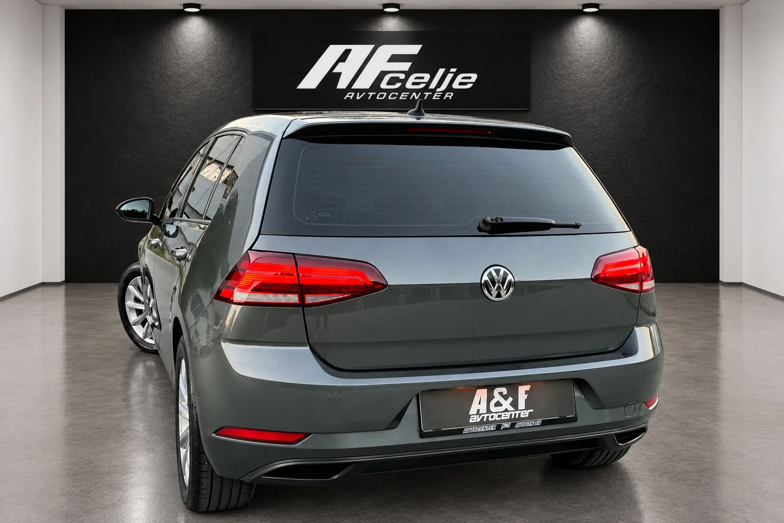 Notranja slika - Volkswagen Golf - 1.6 TDI-LED-LIZING ZA TUJCE-TEMPOMAT-ODLIČEN- - 7