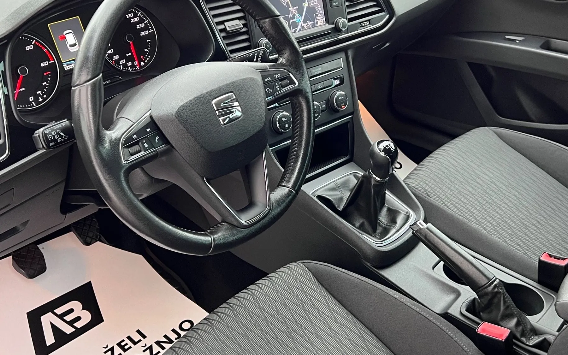 Notranja slika - Seat Leon - 1.6 TDI+SLO+ALU+NAVI+PDC+LED... - 12