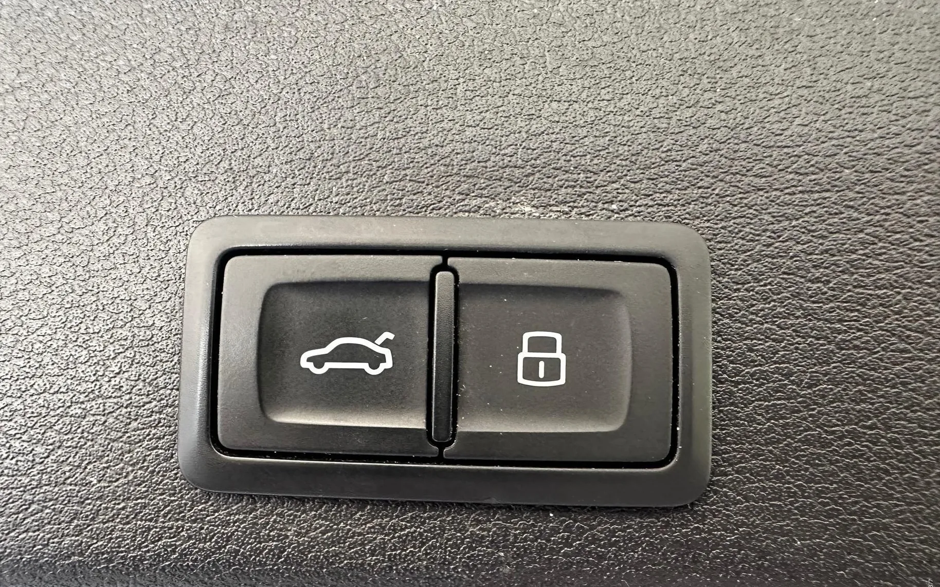 Notranja slika - Audi A4 Avant - 2.0TDI-VIRTUAL-MATRIX-F1-360KAMERE-2XPDC-NA OBRO.. - 11