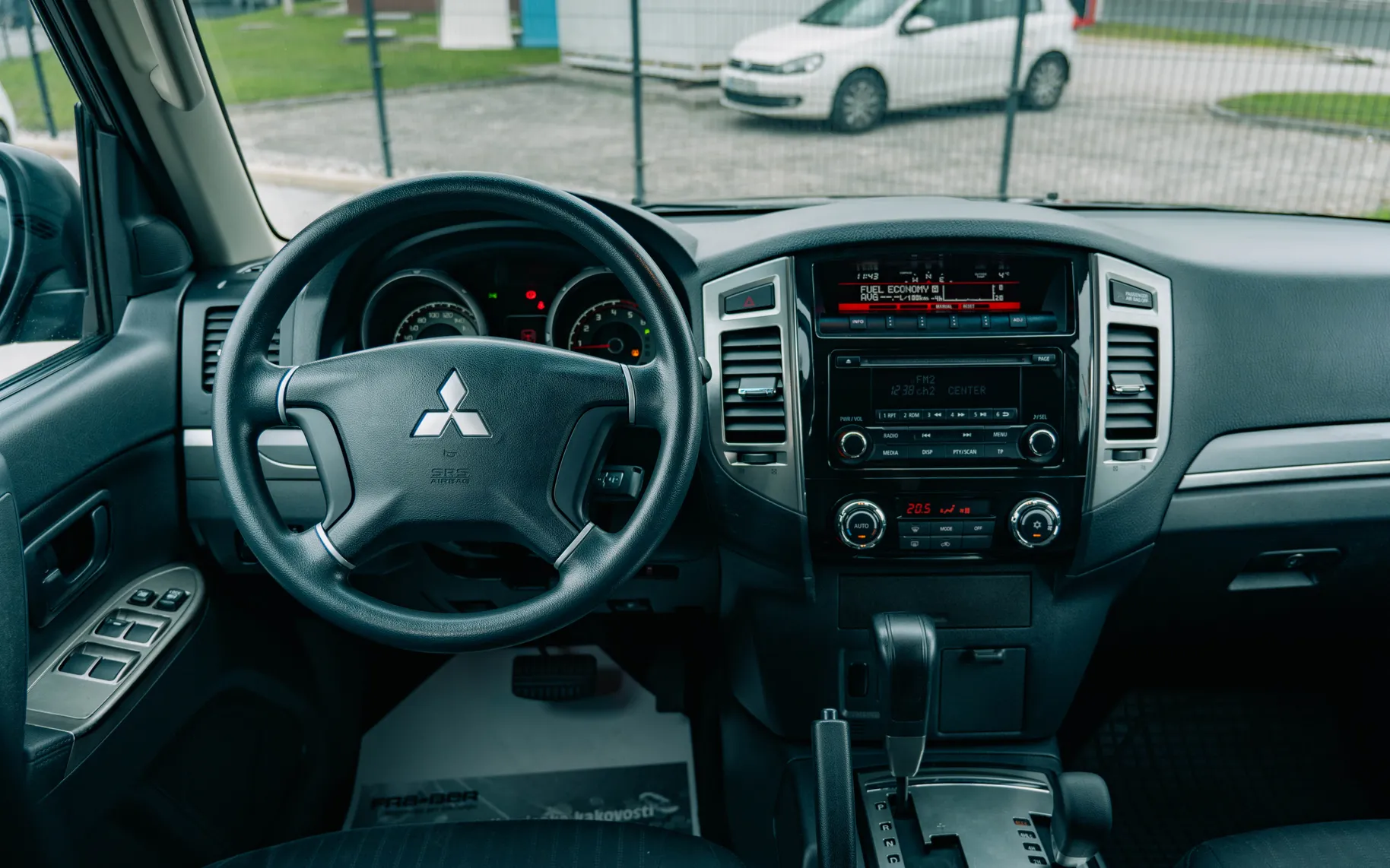 Notranja slika - Mitsubishi Pajero - 3.2 - 10