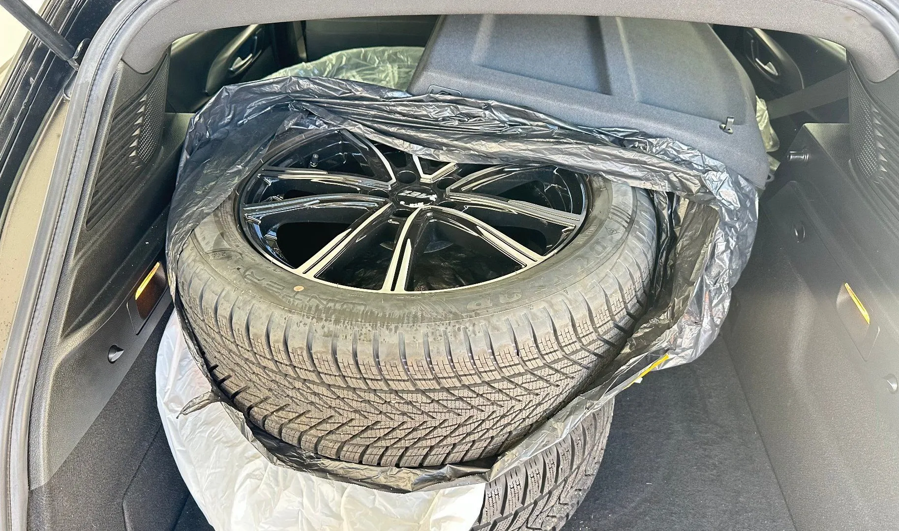 Zunanja slika - Alfa Romeo Tonale - 1.5 130 Super Avt.NEMŠKI+4ALU.KAMERA.LED.86.515 KM - 4