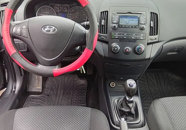 Zunanja slika - Hyundai i30 - 1.6 CRDi Style 1. LASTNIK - 8