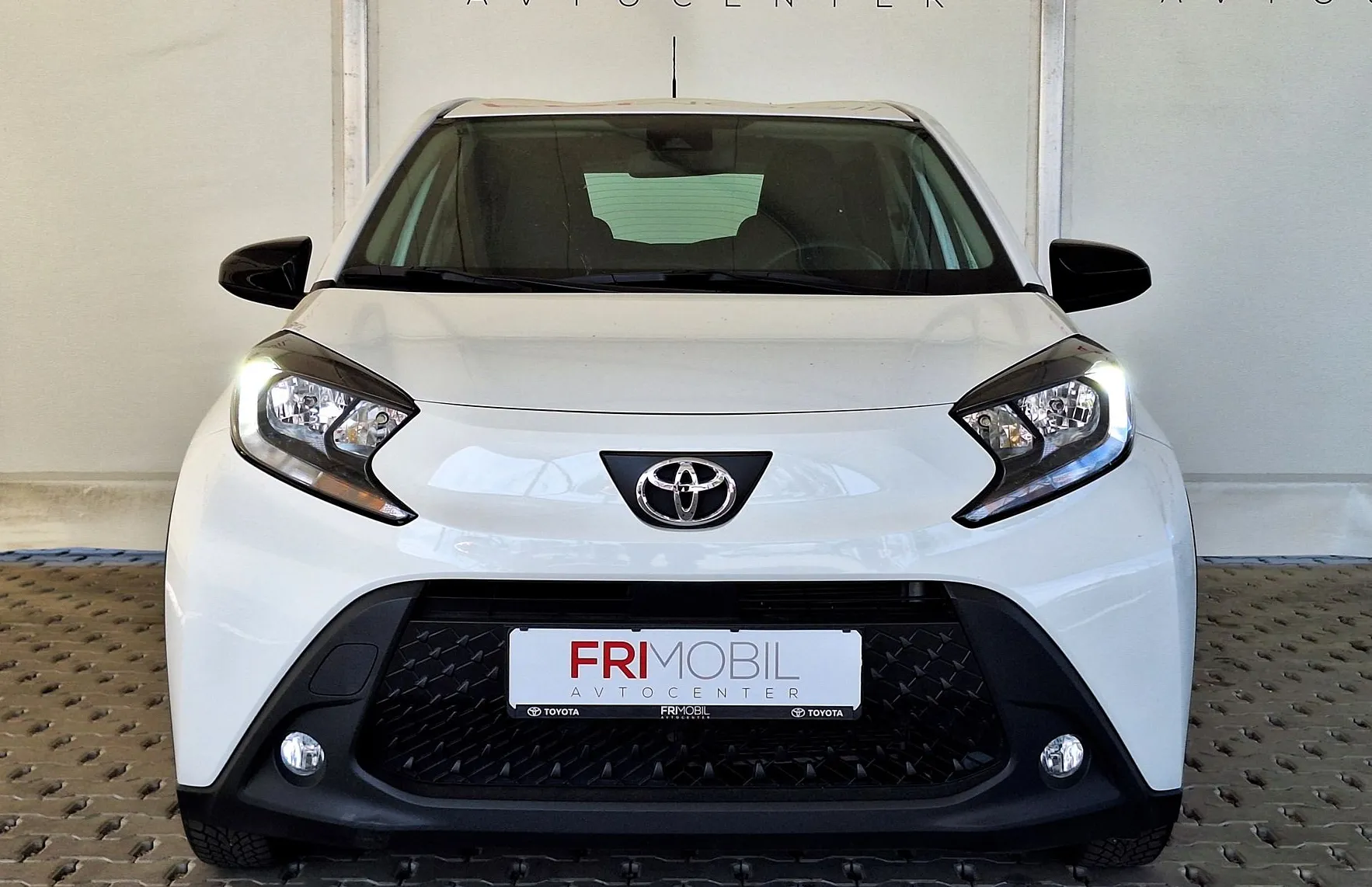 Zunanja slika - Toyota Aygo - 1.0 X-PLAY ALLOYS TOUCH •SLO•KAMERA•ACC• - 6