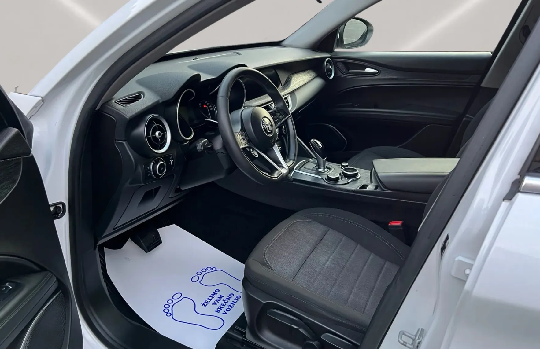 Zunanja slika - Alfa Romeo Stelvio - 2.2D Q4 190KM AVTOMATIK NAVI LED KAMERA 1.lastnik - 9