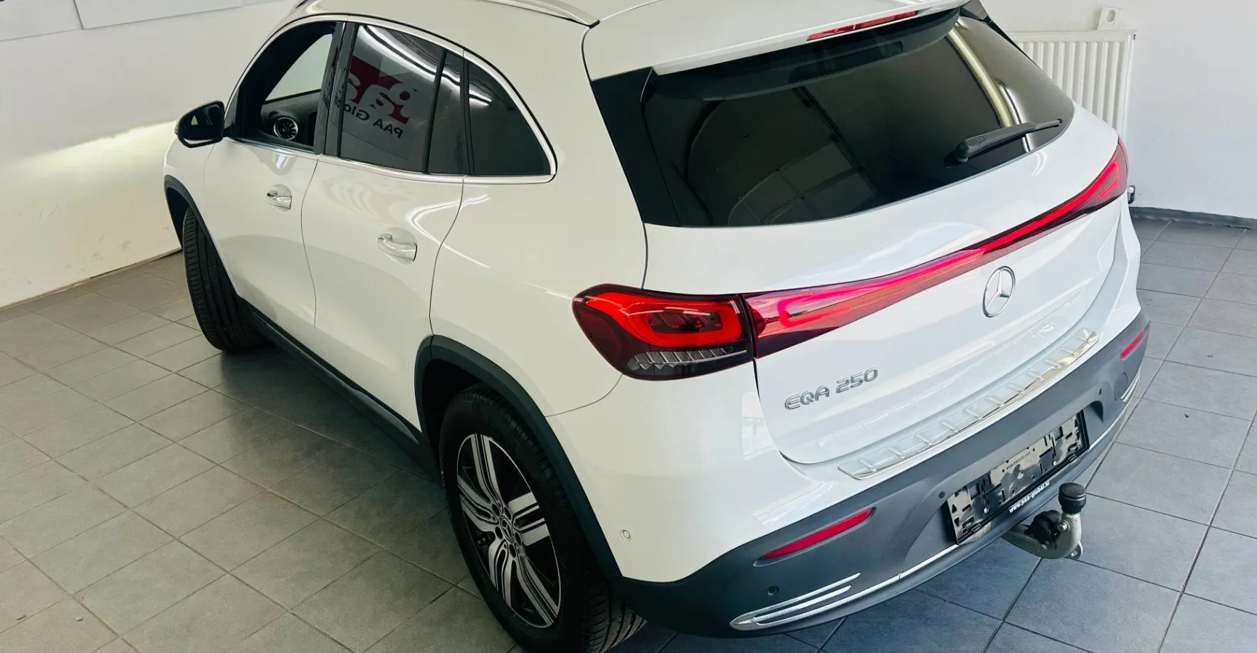 Zunanja slika - Mercedes-Benz EQA - 250 NEMŠKI+4ALU.PANORAMA.KLJUKA.LED.KAMERA.USNJE - 2