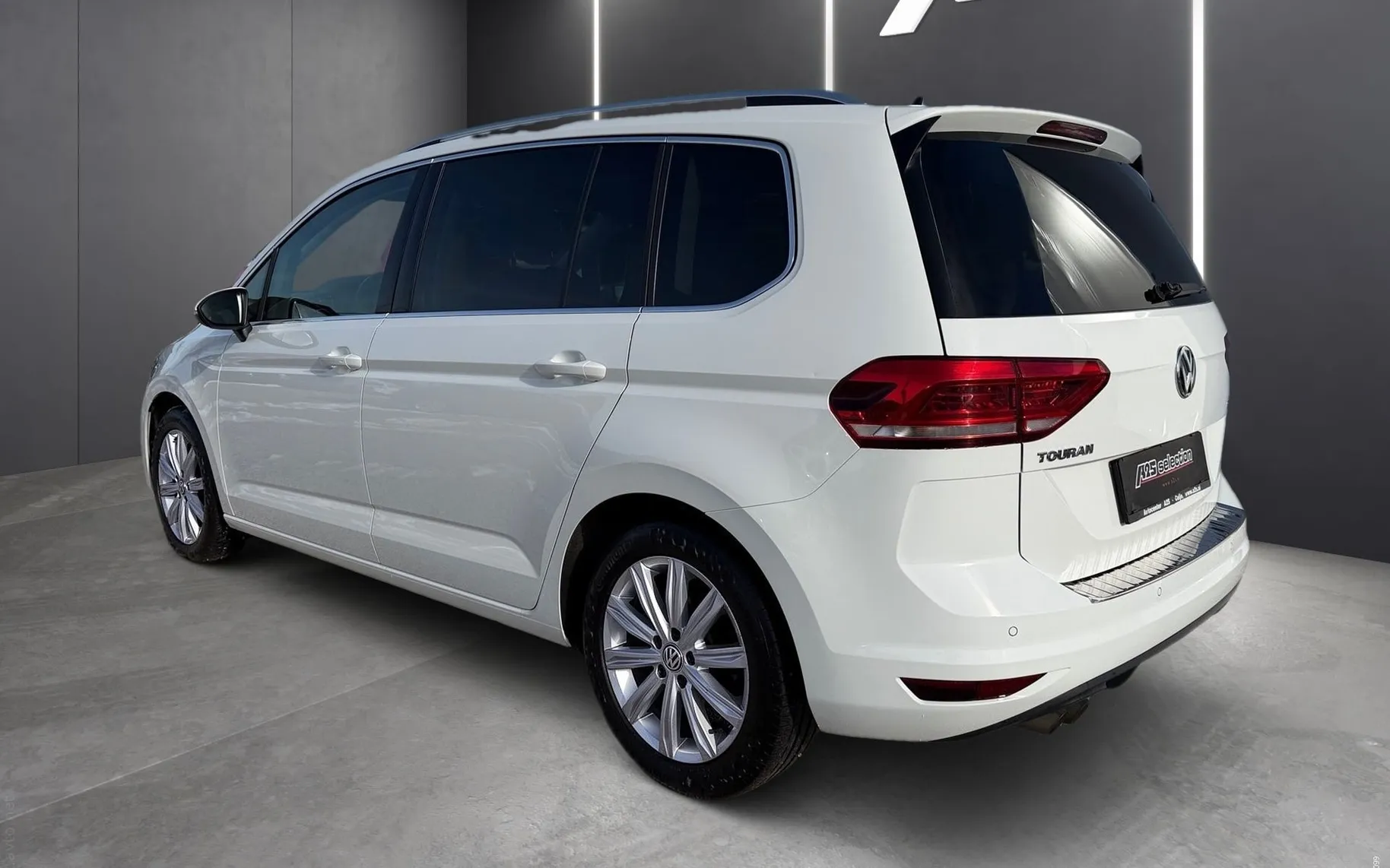 Zunanja slika - Volkswagen Touran - 2.0 TDI BMT Highline 110  150 -SLO-High LED-Masa - 3