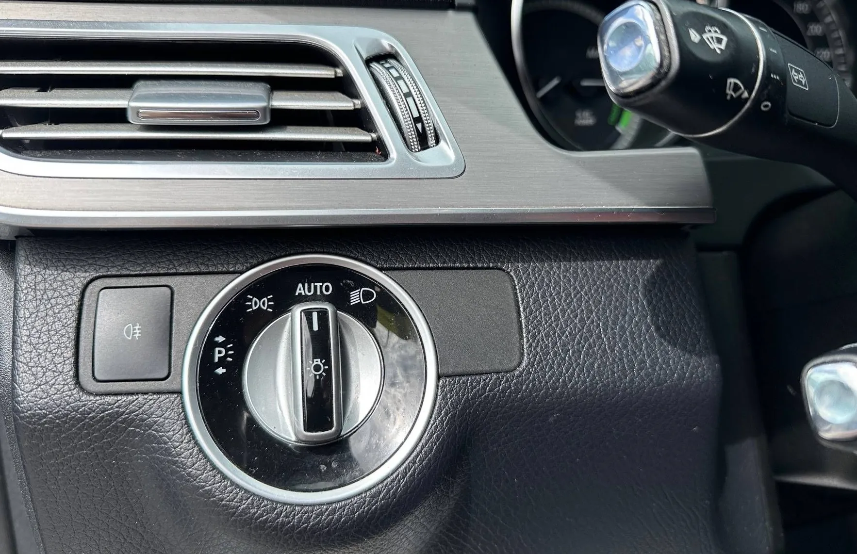 Zunanja slika - Mercedes-Benz E-Razred - 300 BLUETEC HYBRID LED NAVI PDC KAMERA TEM TOP - 17