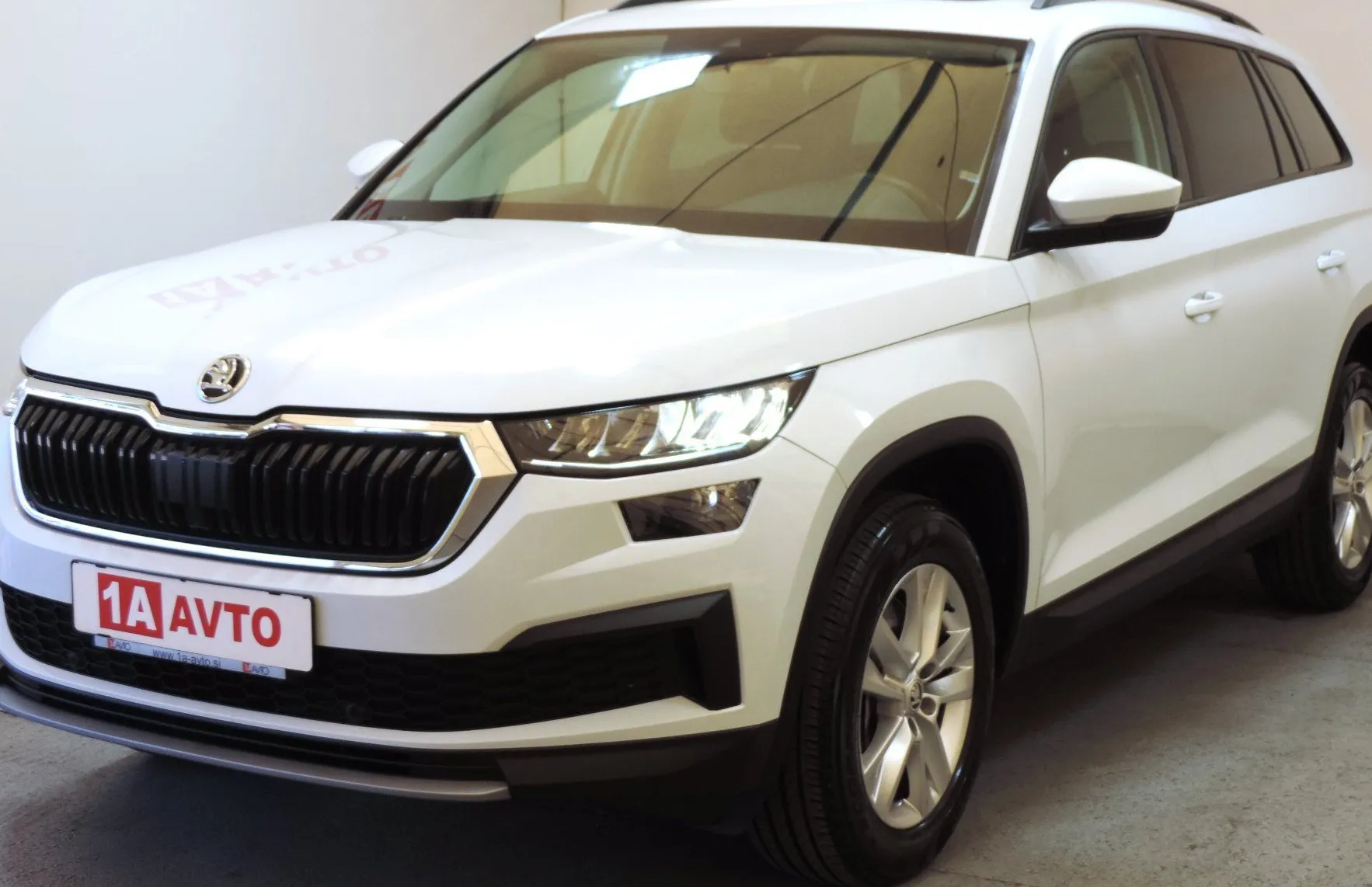 Zunanja slika - Škoda Kodiaq - 2.0 TDI Ambition DSG 7.SEDEŽEV-PANORAMA-ACC-LED - 1