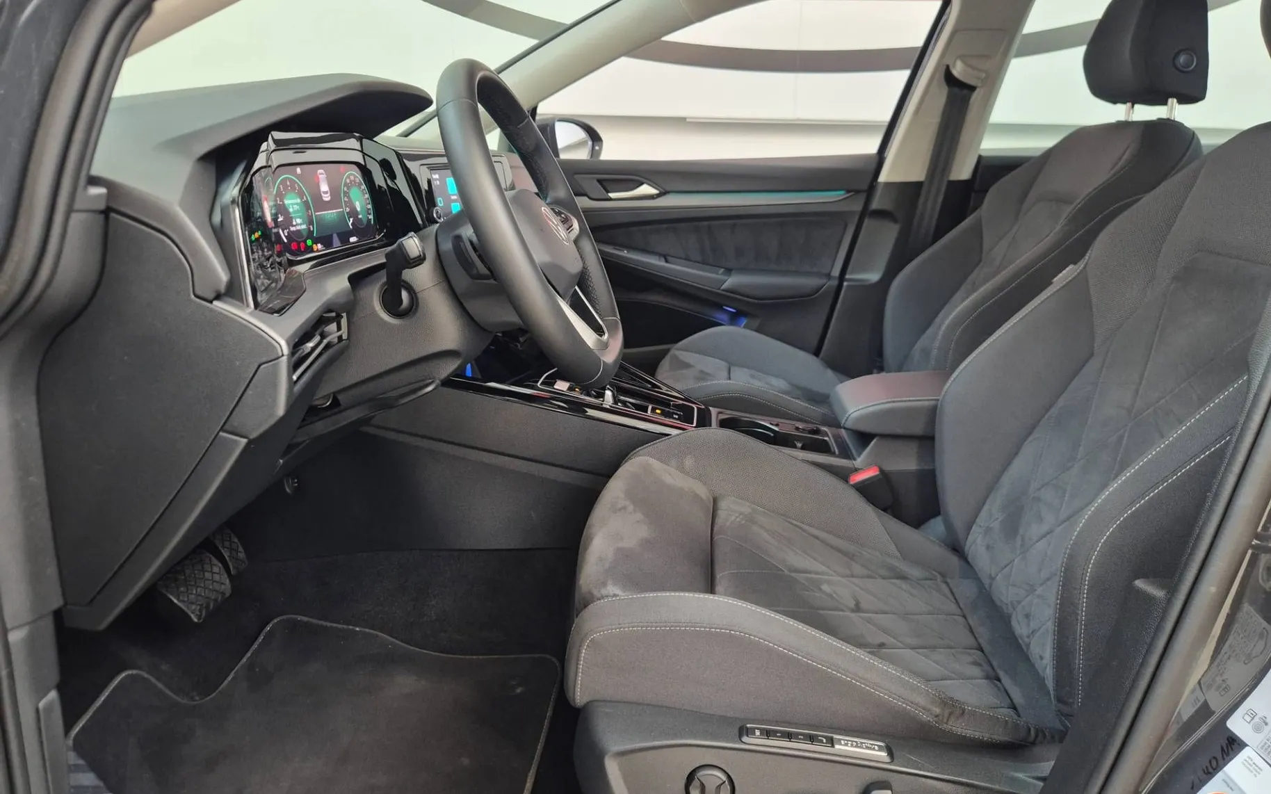 Notranja slika - Volkswagen Golf - 2.0 TSI DSG - 8