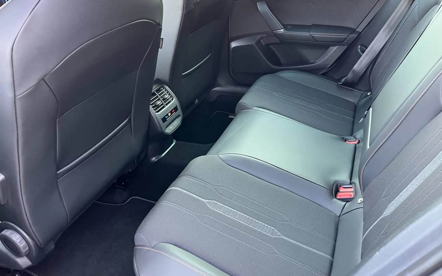 Notranja slika - Cupra Formentor - 1.5 TSI DSG-1 LASTNIK-ALU-NAVI-LED-KAMERA-ODLIČNA - 11