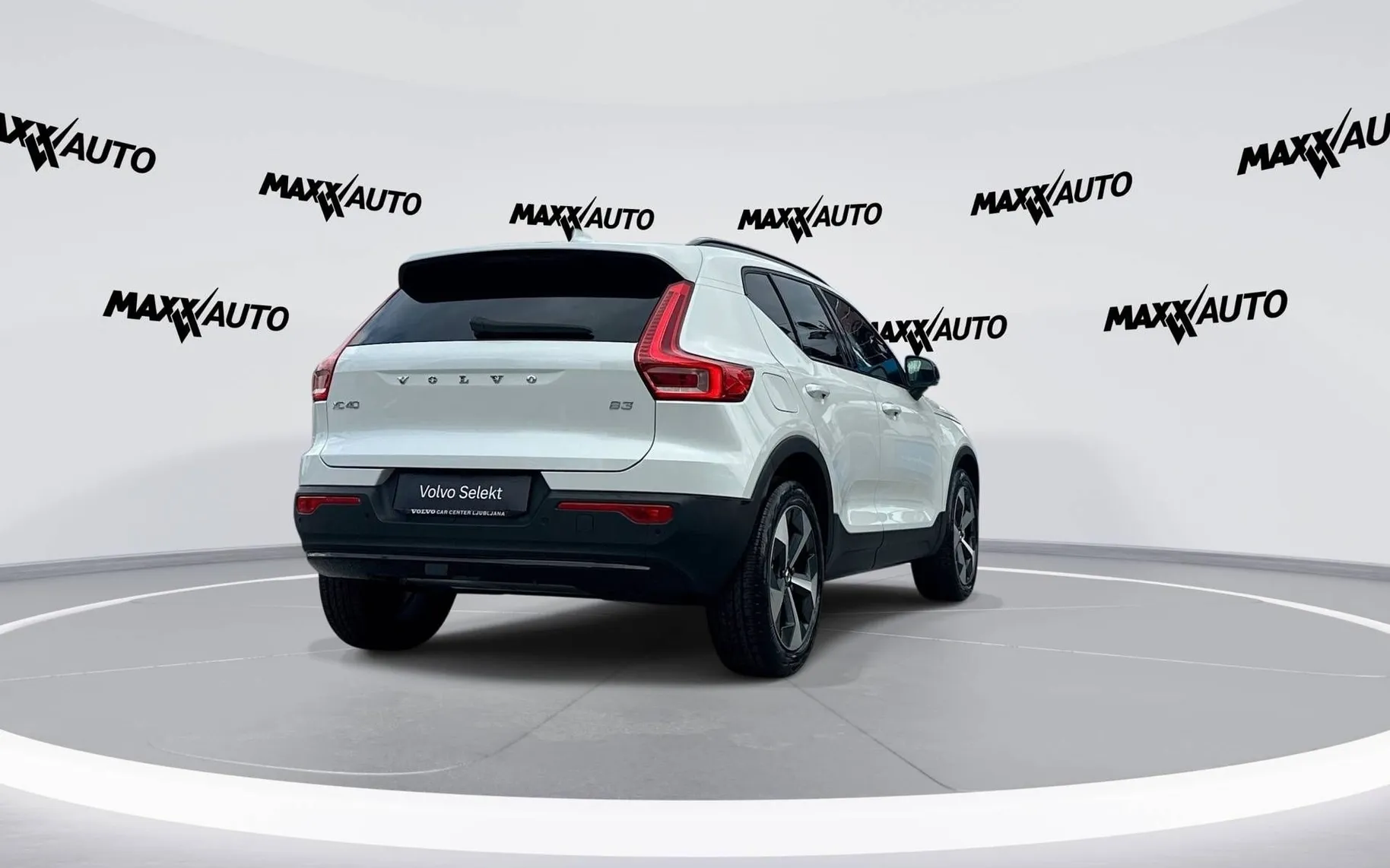 Zunanja slika - Volvo XC40 - B3 P Plus Dark Avt. - 5