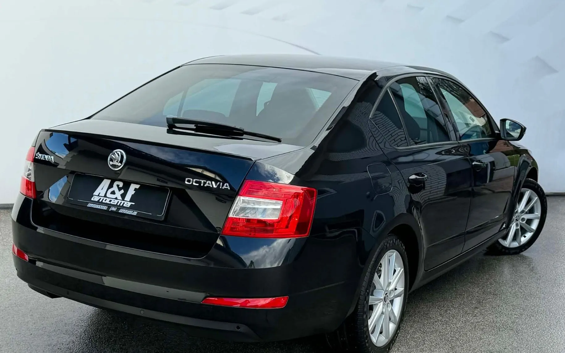 Zunanja slika - Škoda Octavia - 1.6 TDI-RS-185.000km-LIZING ZA TUJCE-ODLIČEN... - 5