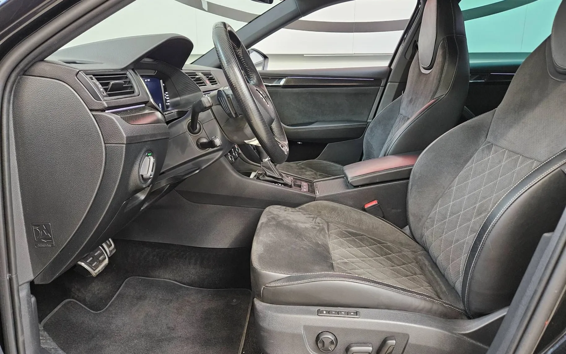 Zunanja slika - Škoda Superb - 2.0 TDI Sportline Combi DSG 147 kW - 5