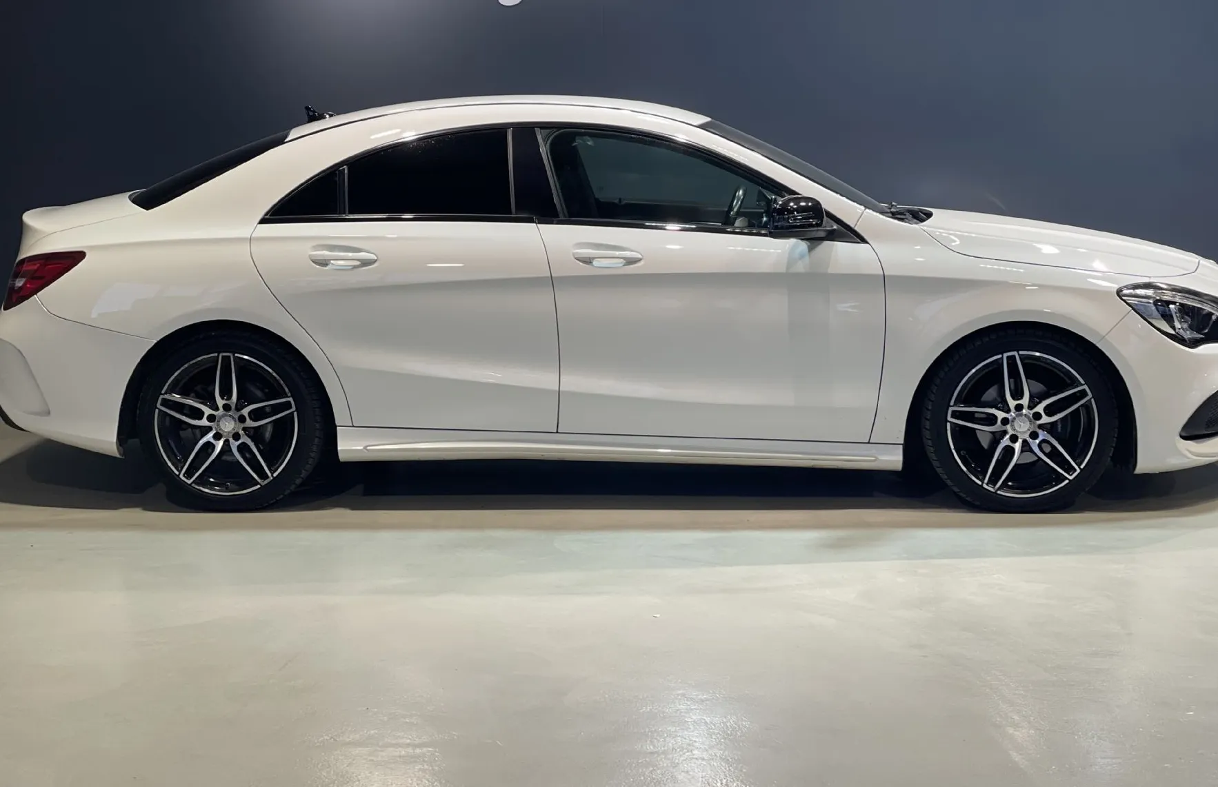 Zunanja slika - Mercedes-Benz CLA-Razred - CLA-180-AMG LINE-TEMPOMAT-KAMERA-2XPDC-ALU-LED - 4
