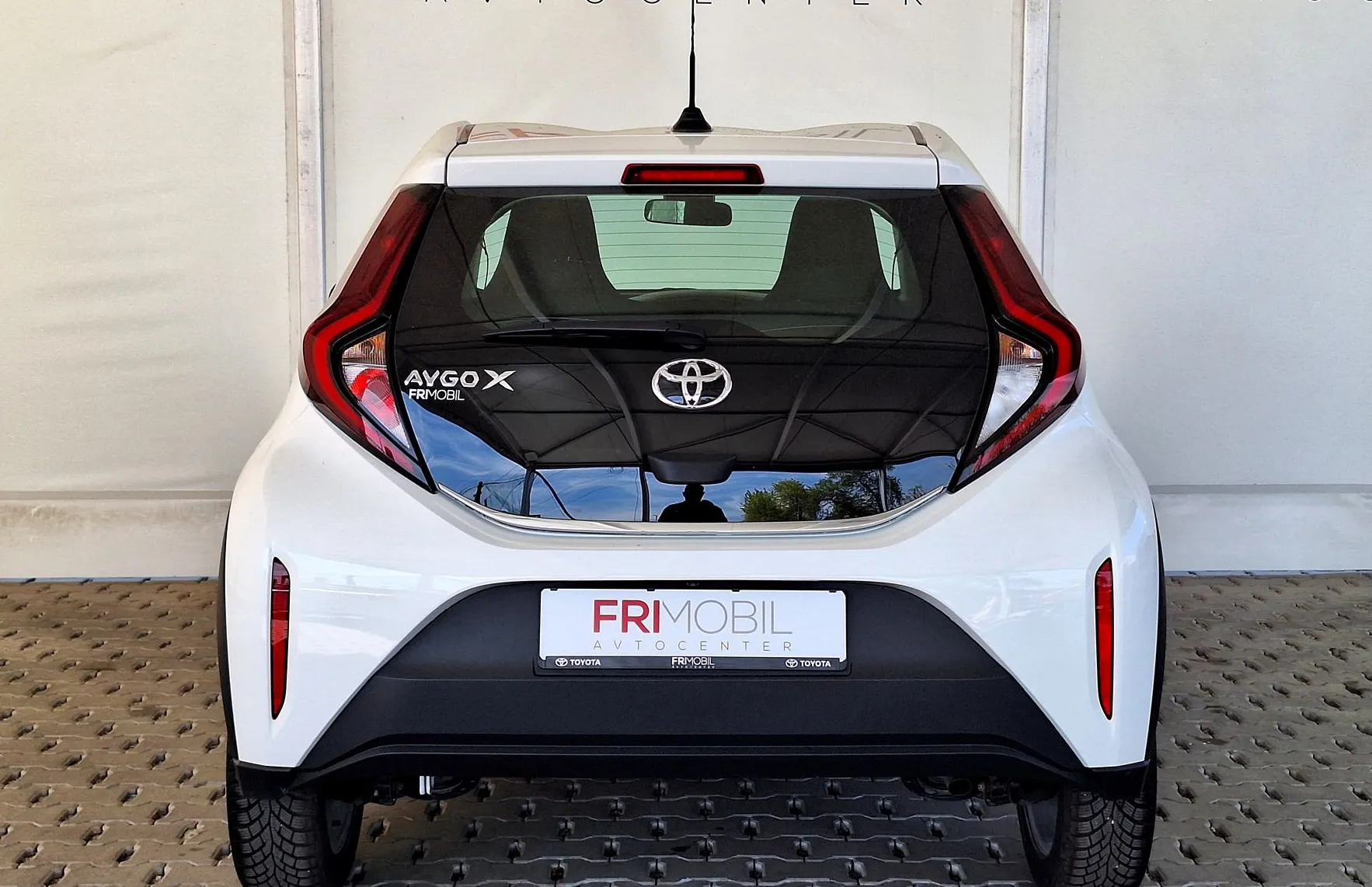 Zunanja slika - Toyota Aygo - 1.0 X-PLAY ALLOYS TOUCH •SLO•KAMERA•ACC• - 5