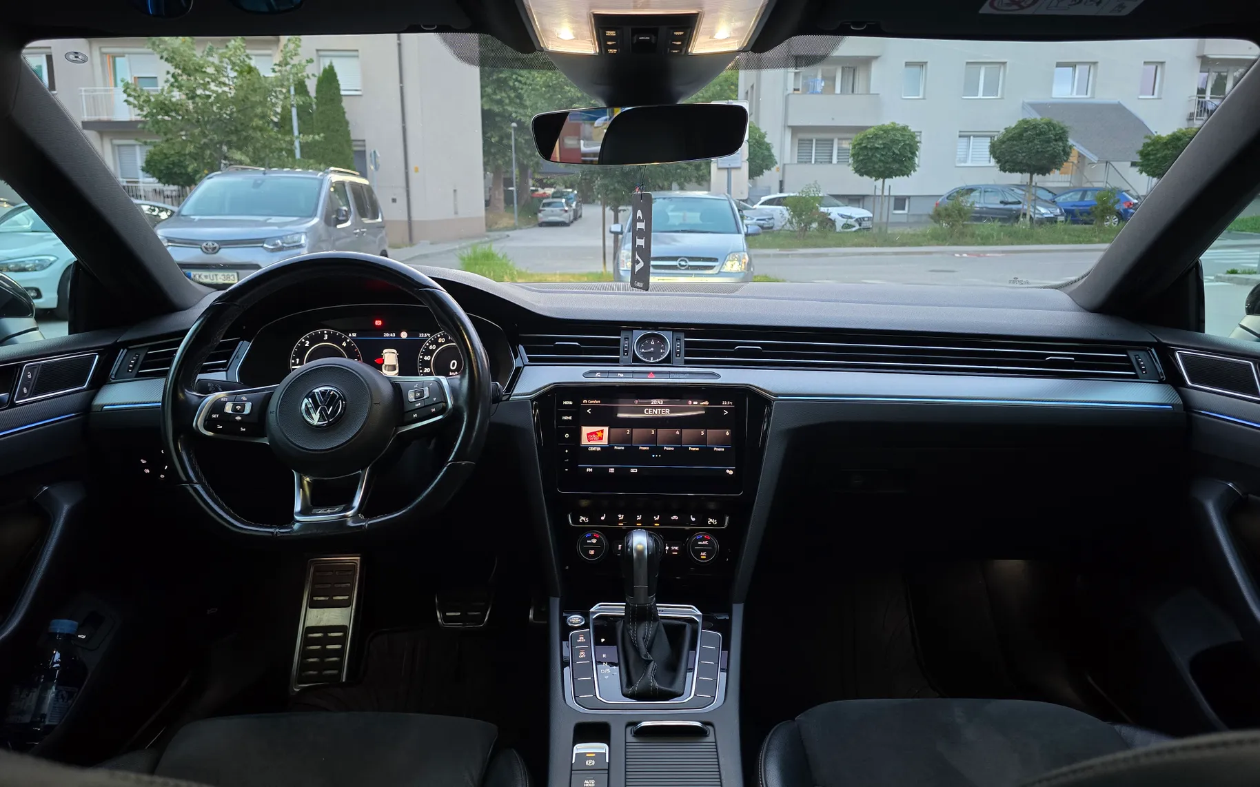 Notranja slika - Volkswagen Arteon - 4motion 2,0 TDI BMT R-Line DSG - 7