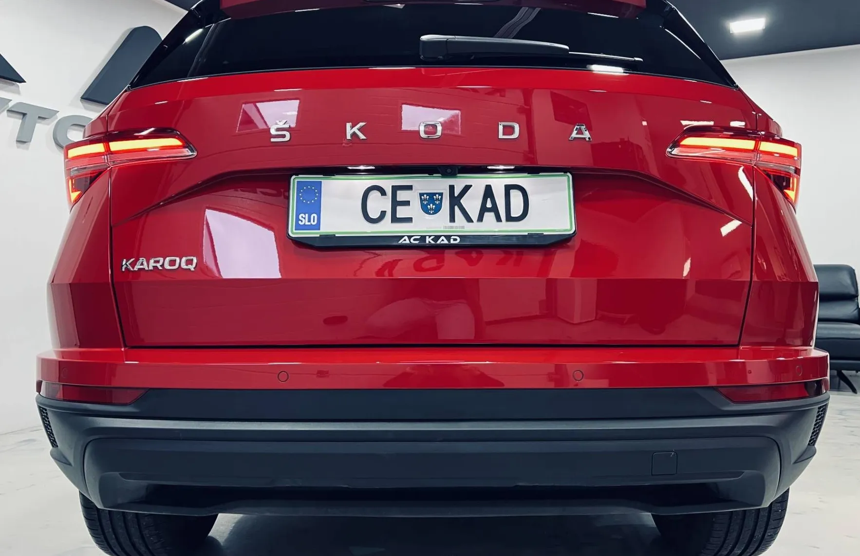 Zunanja slika - Škoda Karoq - TOUR-1.0 TSI 81kW-LED-ALU-KLJUKA-GRETJE VOLANA... - 6