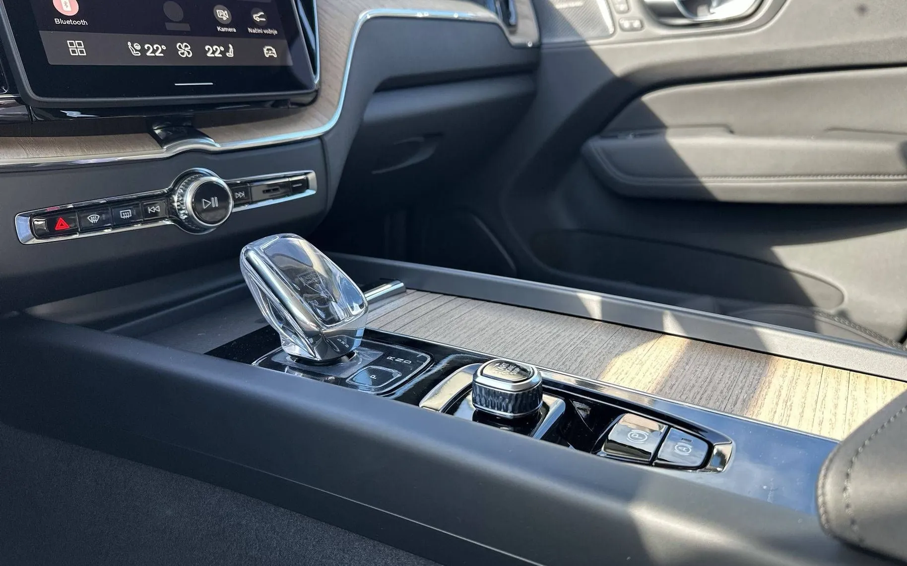 Notranja slika - Volvo XC60 - B5 AWD MILD HYBRID PETROL PLUS BRIGHT - 20