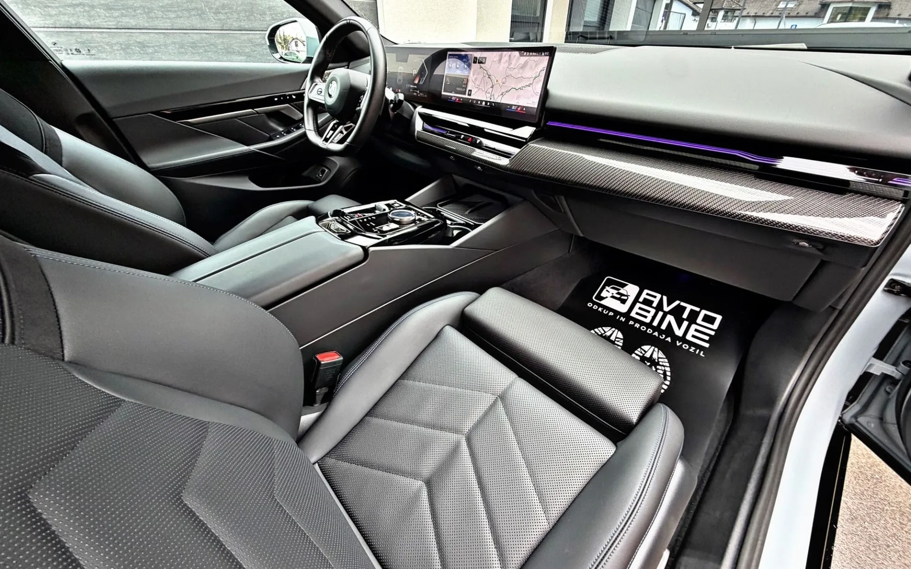 Notranja slika - BMW serija 5 Touring: - 520d XDRIVE•NARDO GREY•M PAKET PRO•KOT NOV•GARAN.. - 9