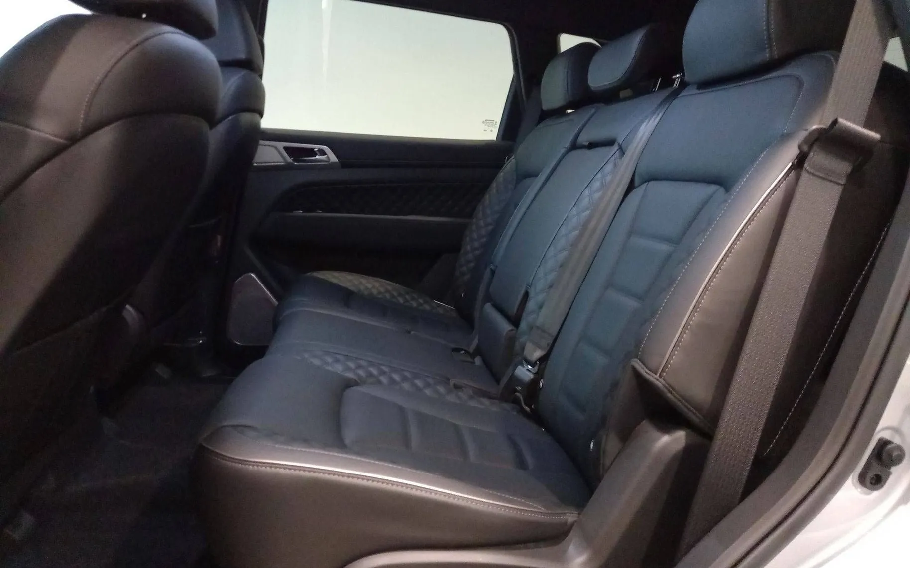 Notranja slika - SsangYong Rexton - 2.2 XDi Limited+ 4WD AT... - 11