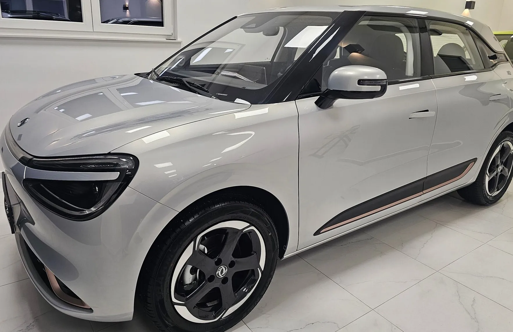 Zunanja slika - Dongfeng Box - 42.3 kWh 70 kW- SILVER- - 1
