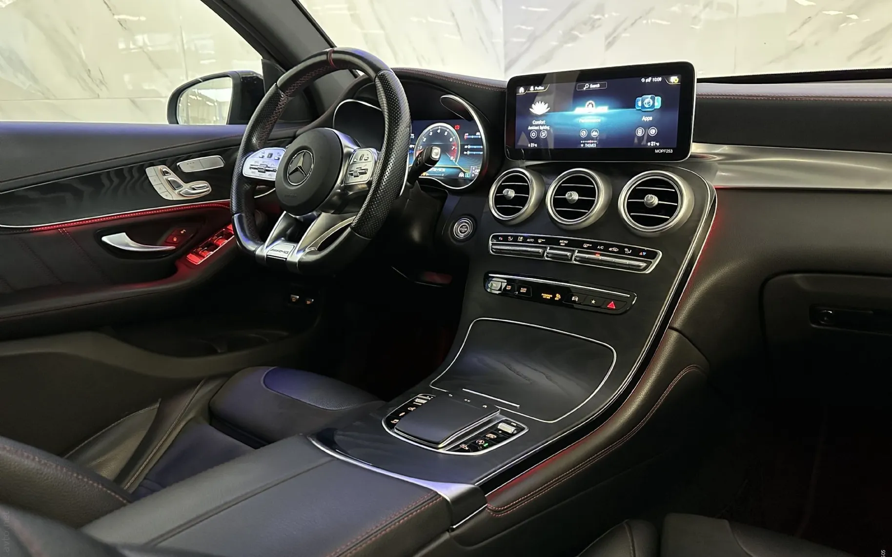 Notranja slika - Mercedes-Benz GLC coupe - AMG 43 4Matic|ACC|Memory|Burmester|360K|Pano... - 8