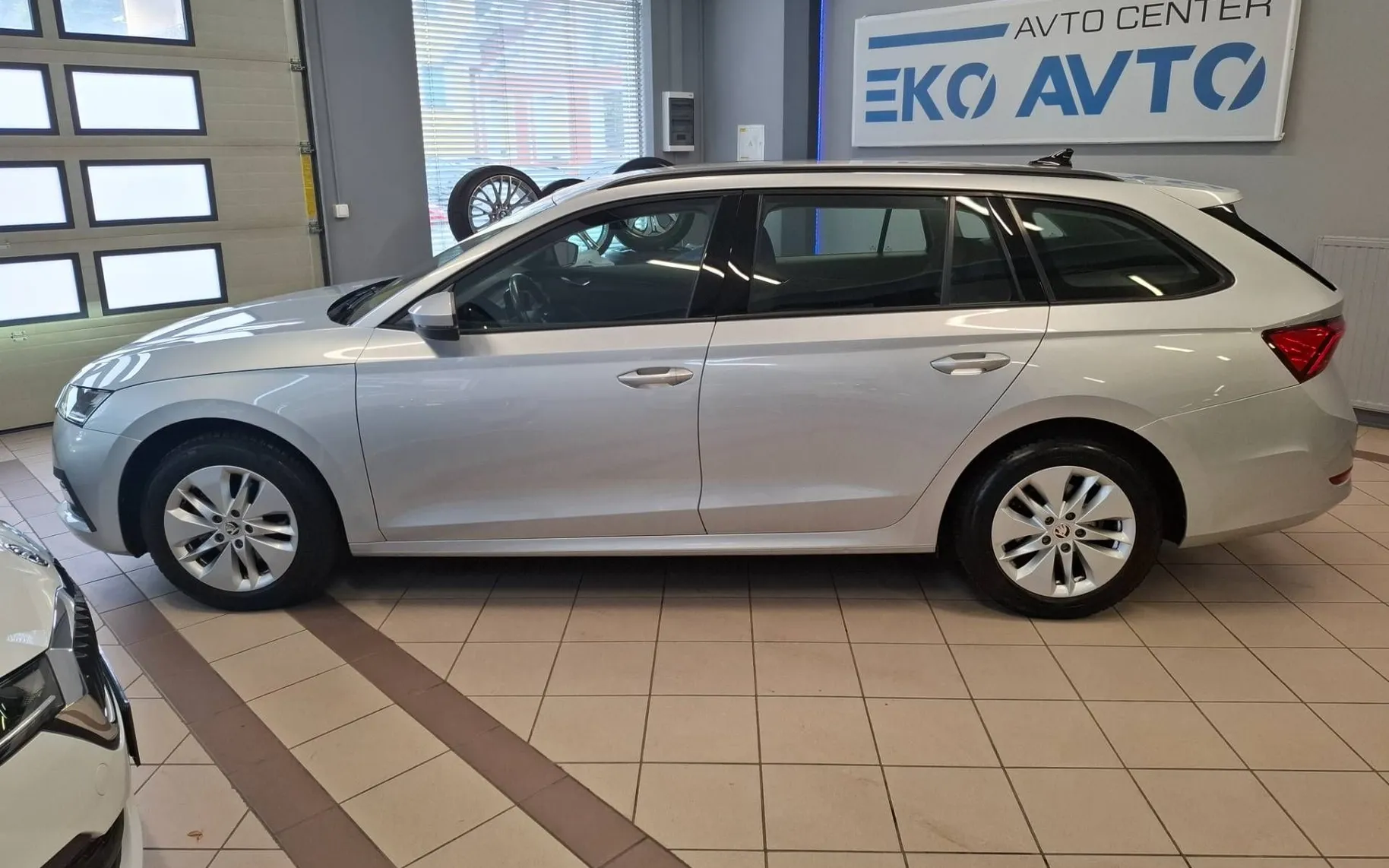 Zunanja slika - Škoda Octavia - Combi 2.0 TDI DSG-ACC-NAVI-VIRTUAL-PDC-FULL LED- - 4