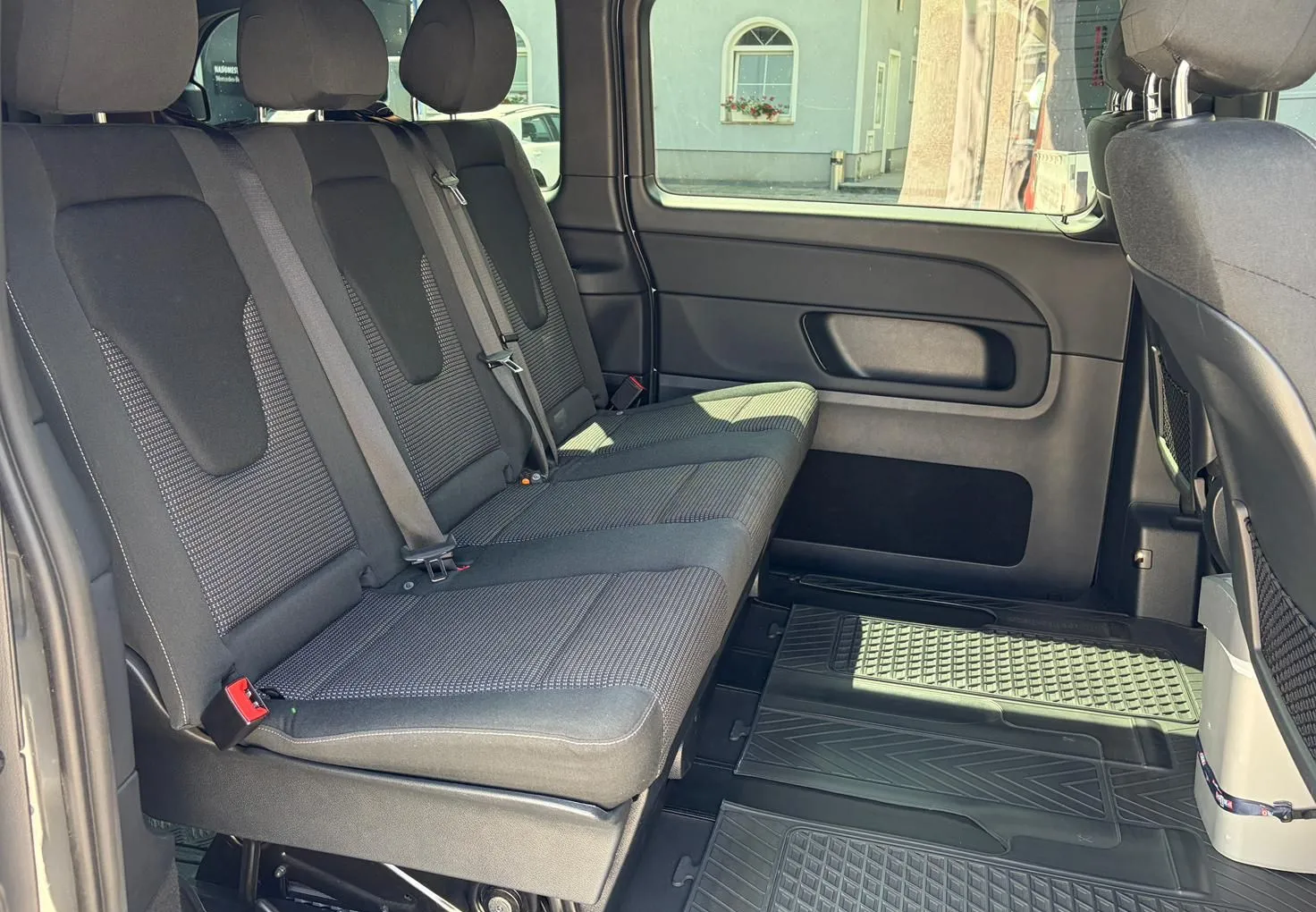 Zunanja slika - Mercedes-Benz V-Razred - V 220d AMG Line Avt. srednje dolgi - spalni paket - 10