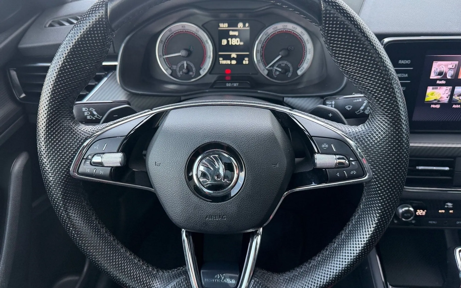 Notranja slika - Škoda Kamiq - 1.0 TSI Monte Carlo DSG-Panorama-LED-ACC-Kamera... - 8