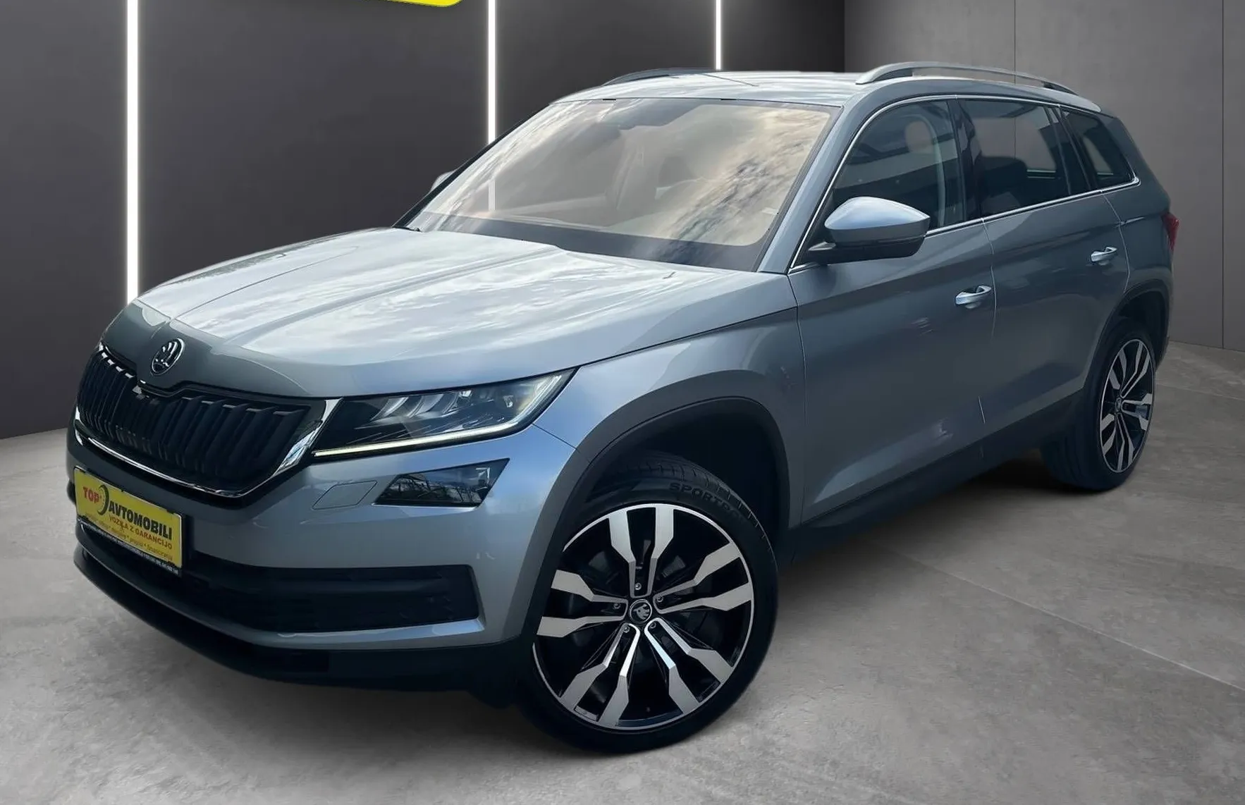 Zunanja slika - Škoda Kodiaq - 2.0 TDI FUL LED ACC NAVI VIRTUAL HI-FI KLJUKA TOP - 2
