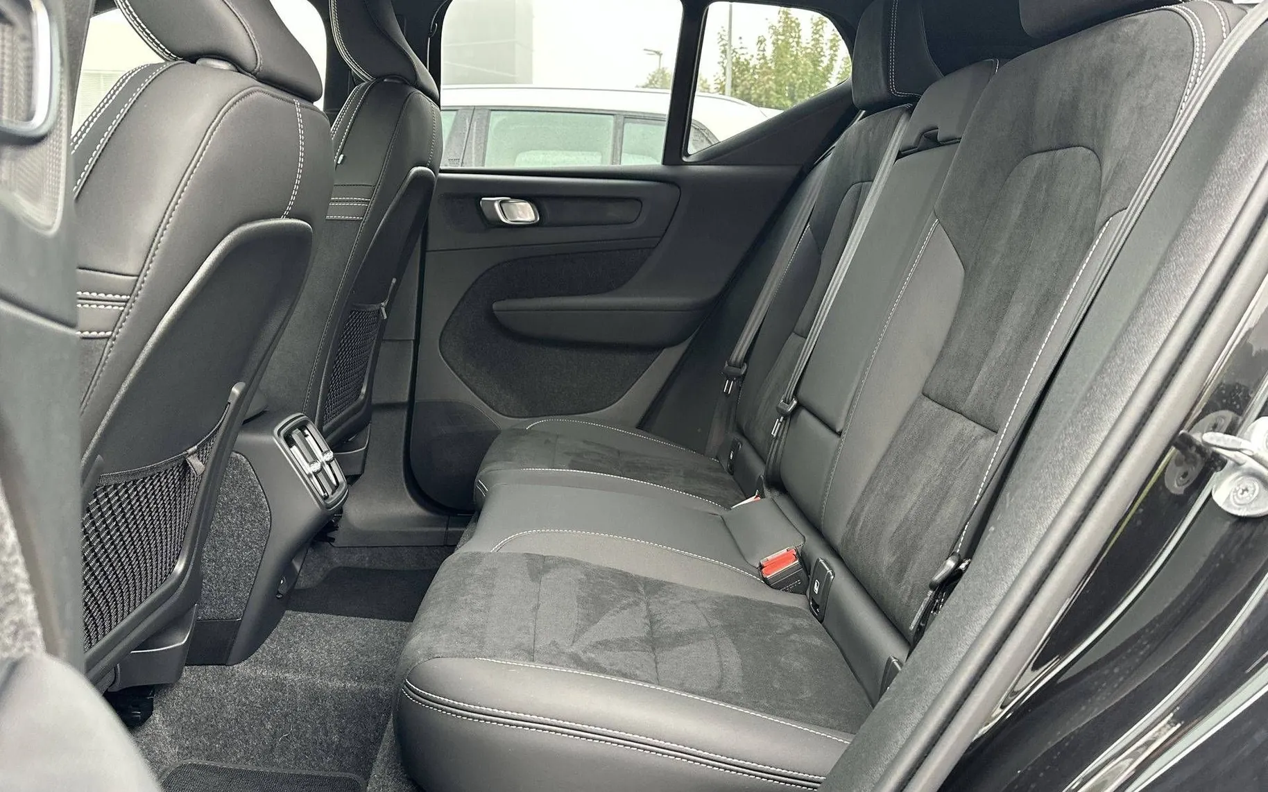 Notranja slika - Volvo XC40 - B3 P Plus Black Edition Avt. - 11