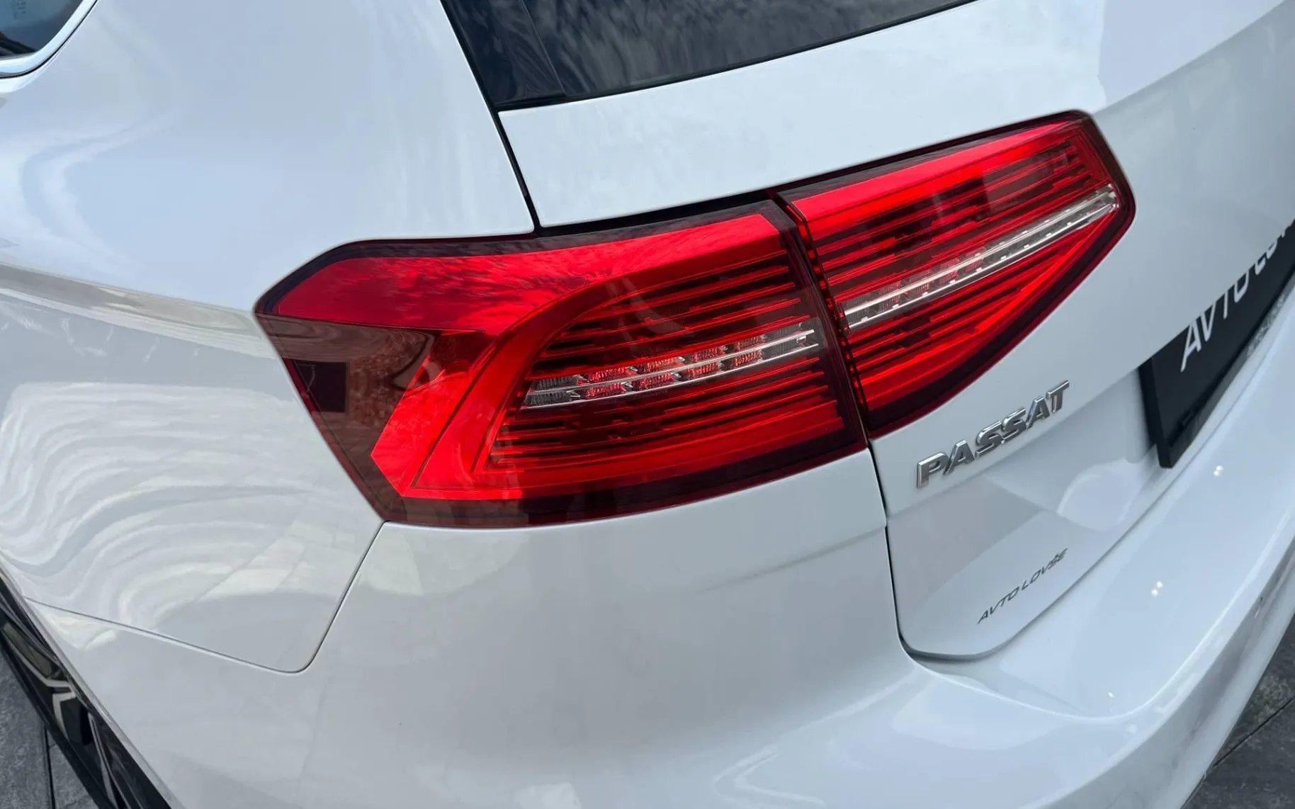 Notranja slika - Volkswagen Passat Variant - 2.0 TDI BMT Highline-VIRTUAL-LED-ALU-PDC-ODLIČEN - 12